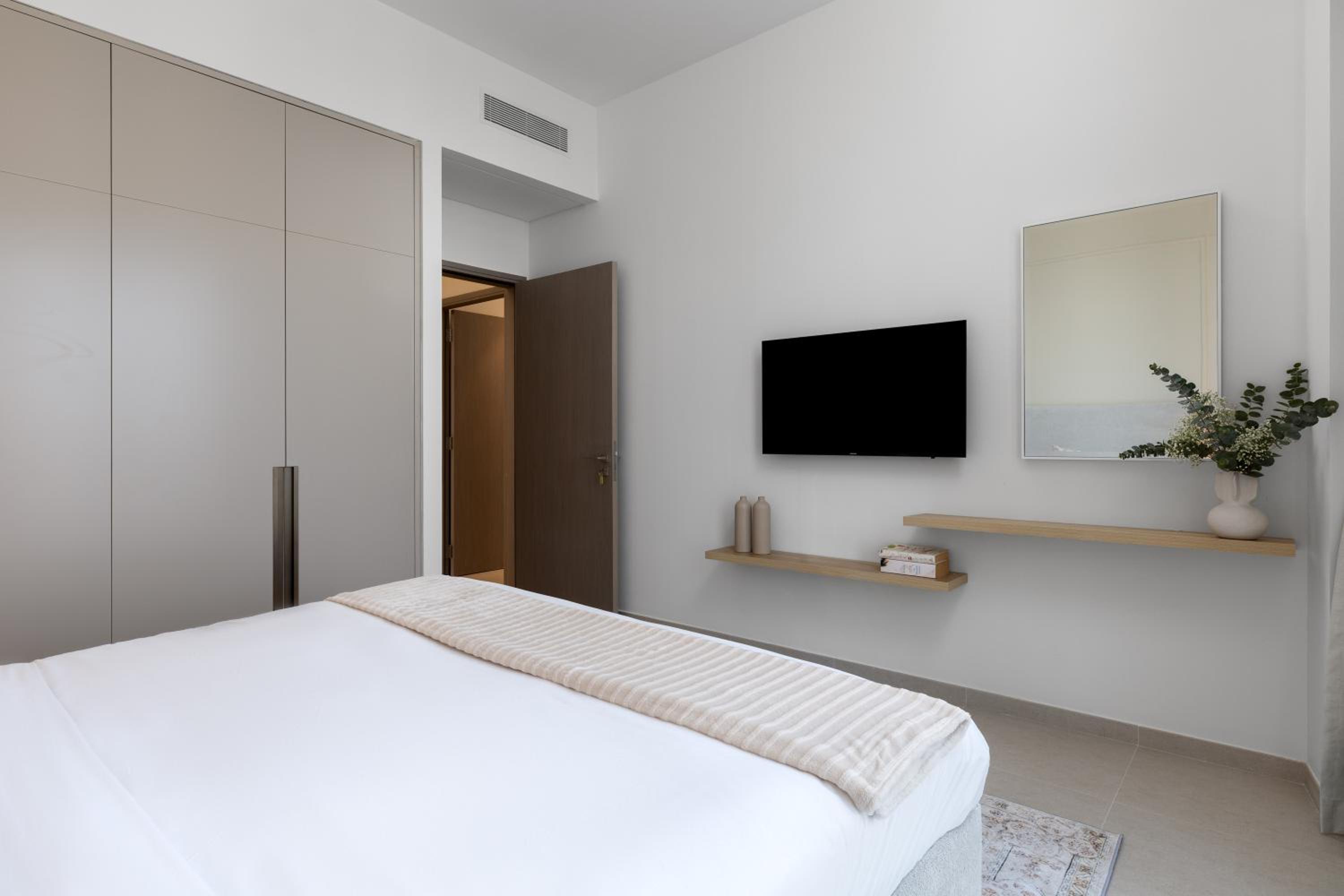 Maison Privee - Sky-High Elegance with Unrivaled Burj Khalifa Views