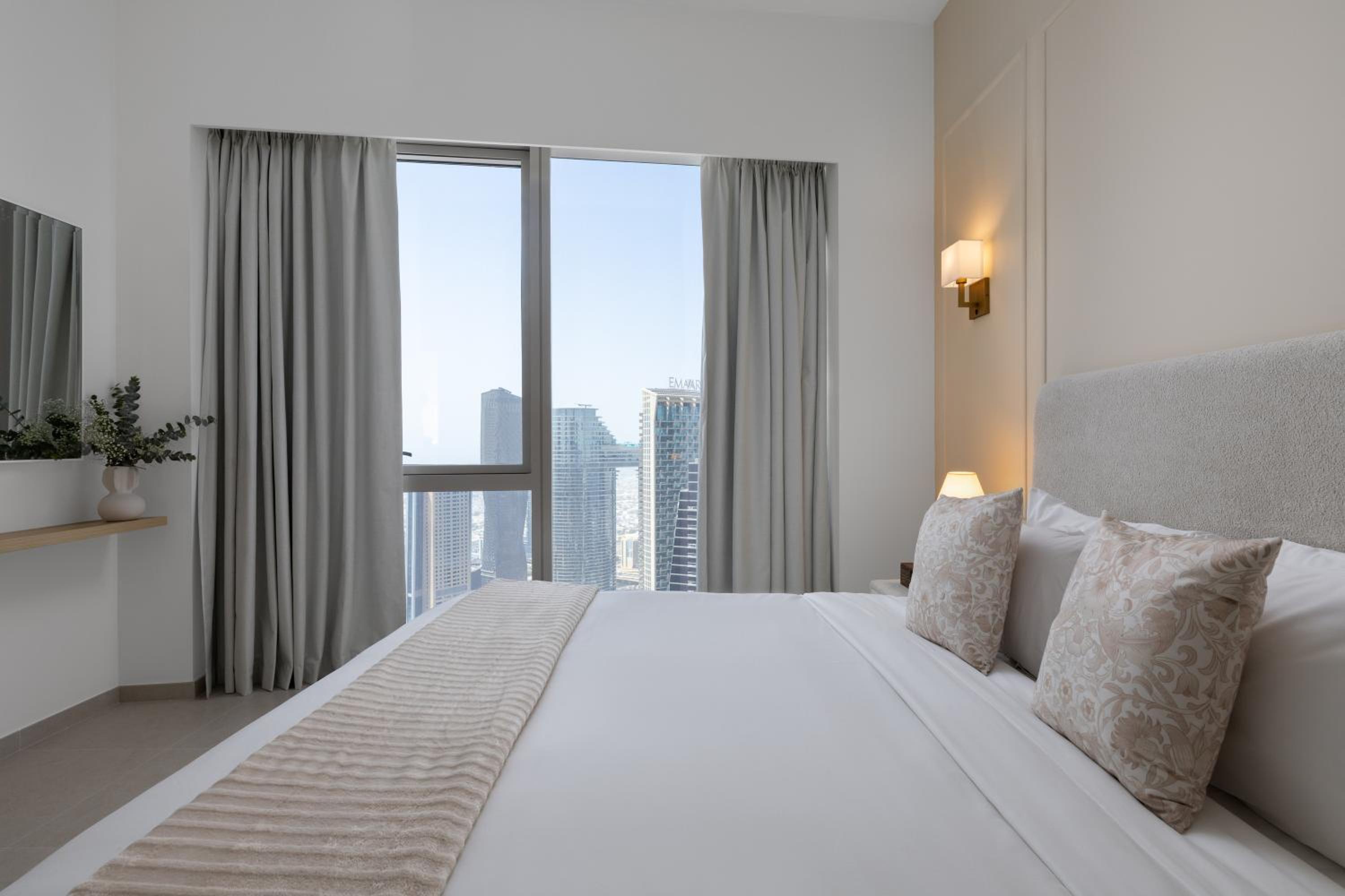 Maison Privee - Sky-High Elegance with Unrivaled Burj Khalifa Views