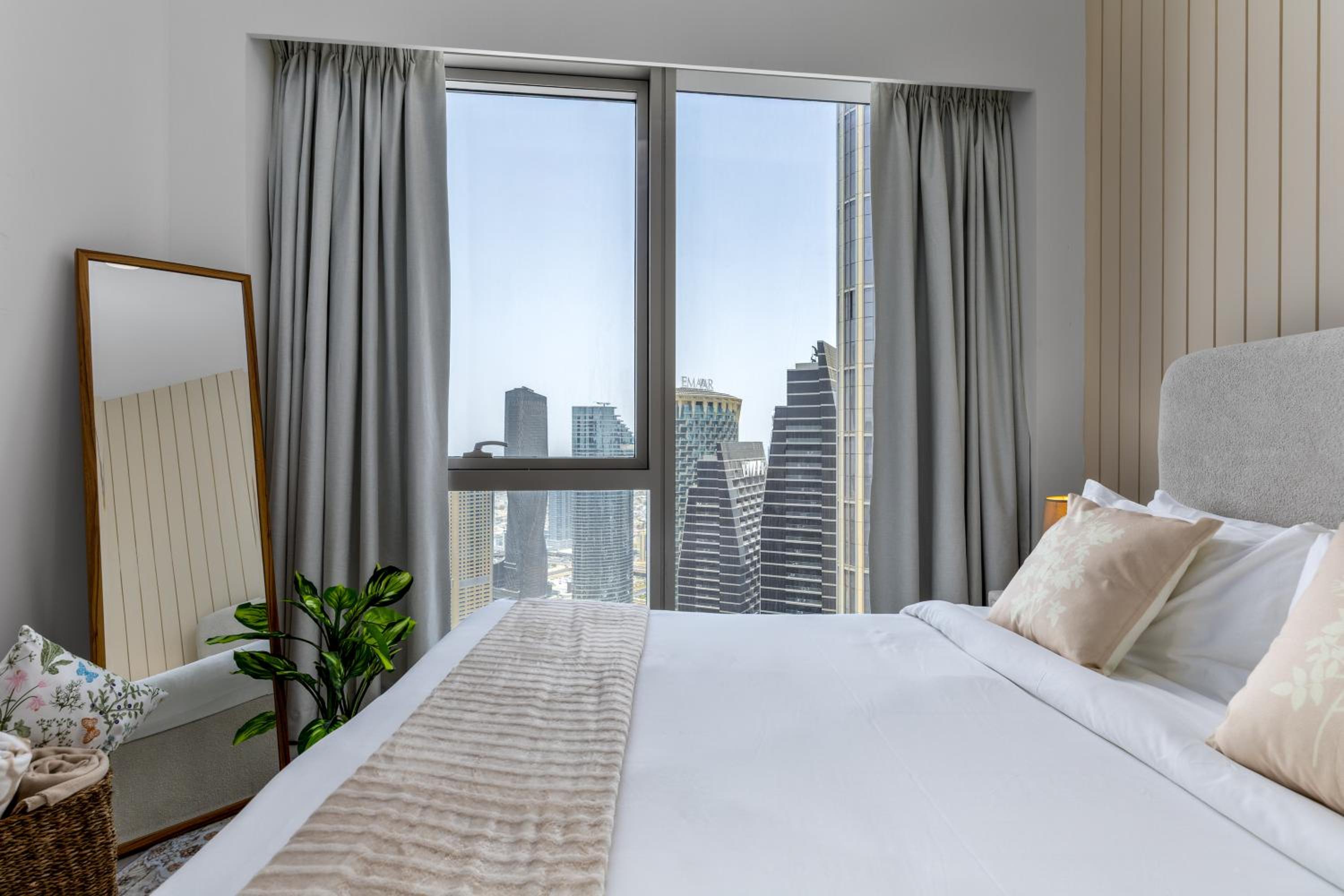Maison Privee - Sky-High Elegance with Unrivaled Burj Khalifa Views