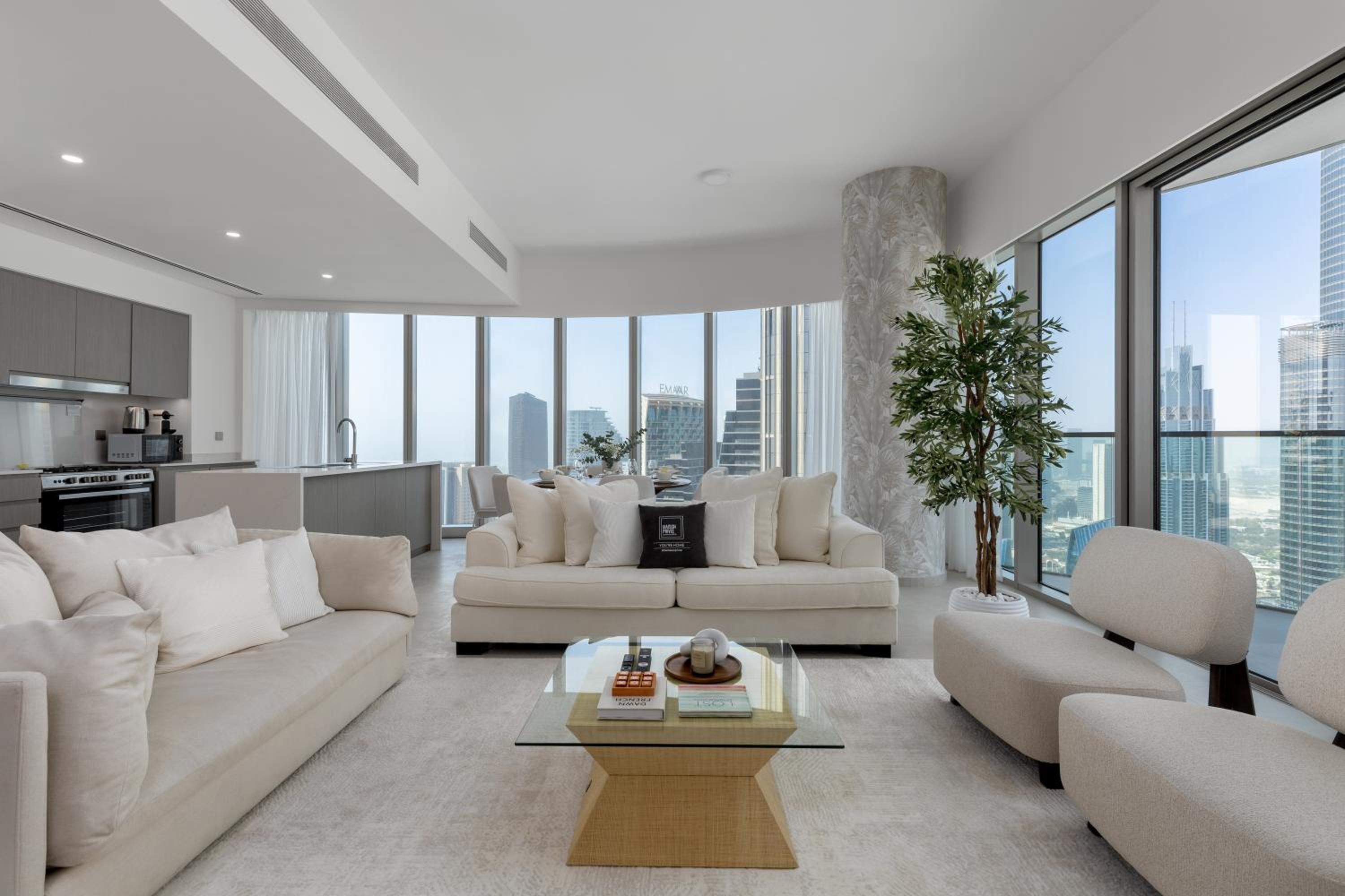 Maison Privee - Sky-High Elegance with Unrivaled Burj Khalifa Views