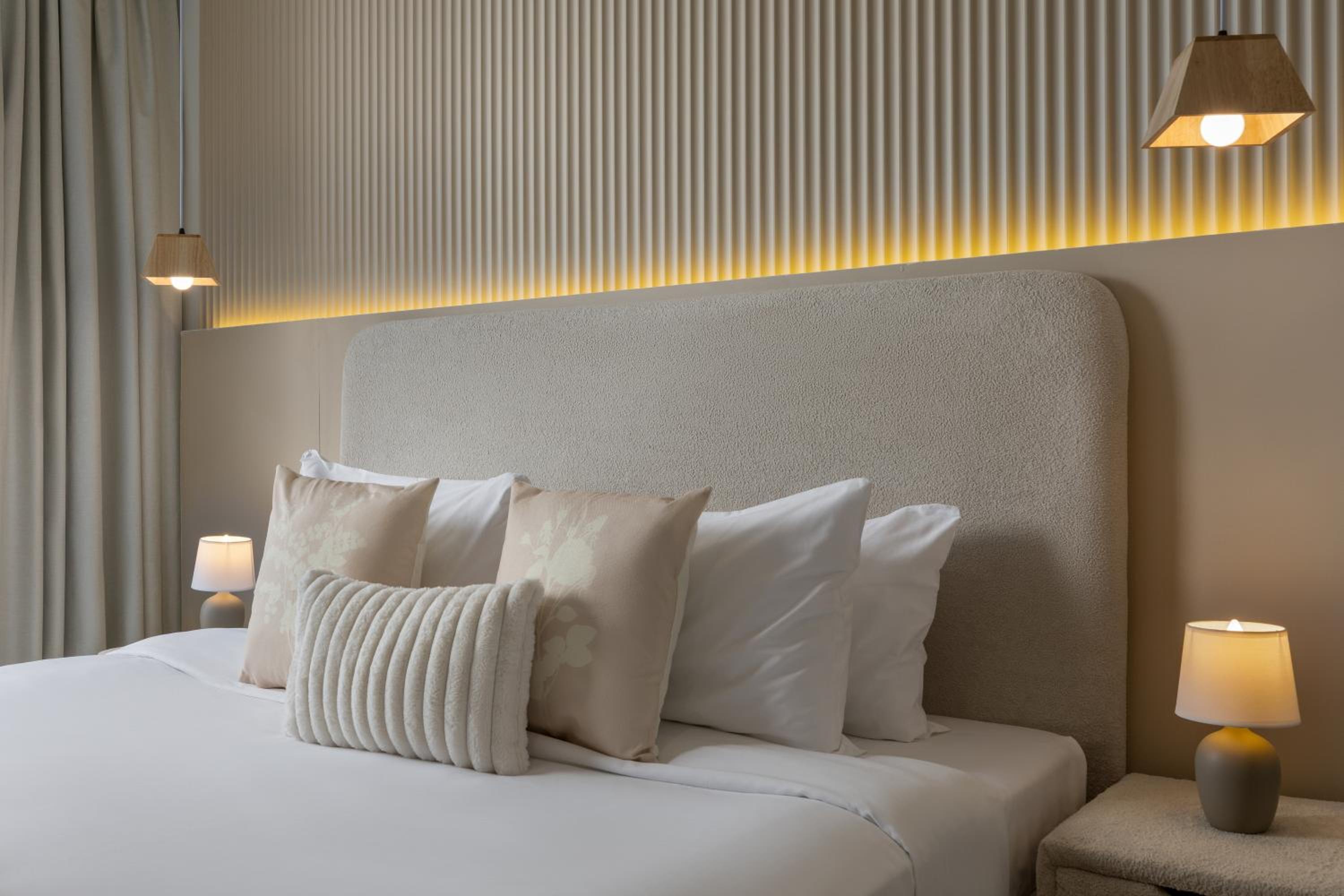 Maison Privee - Sky-High Elegance with Unrivaled Burj Khalifa Views