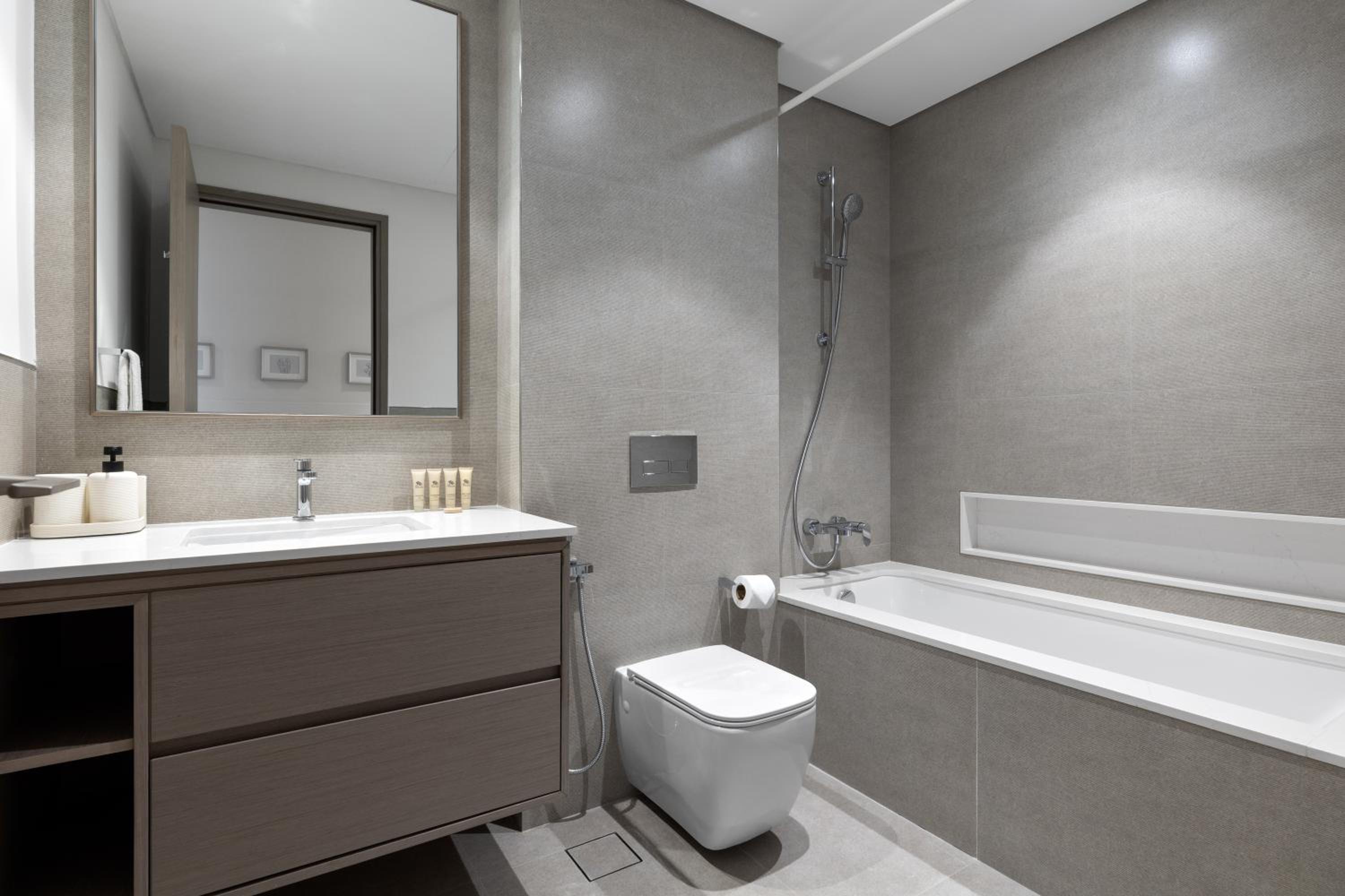 Maison Privee - Sky-High Elegance with Unrivaled Burj Khalifa Views