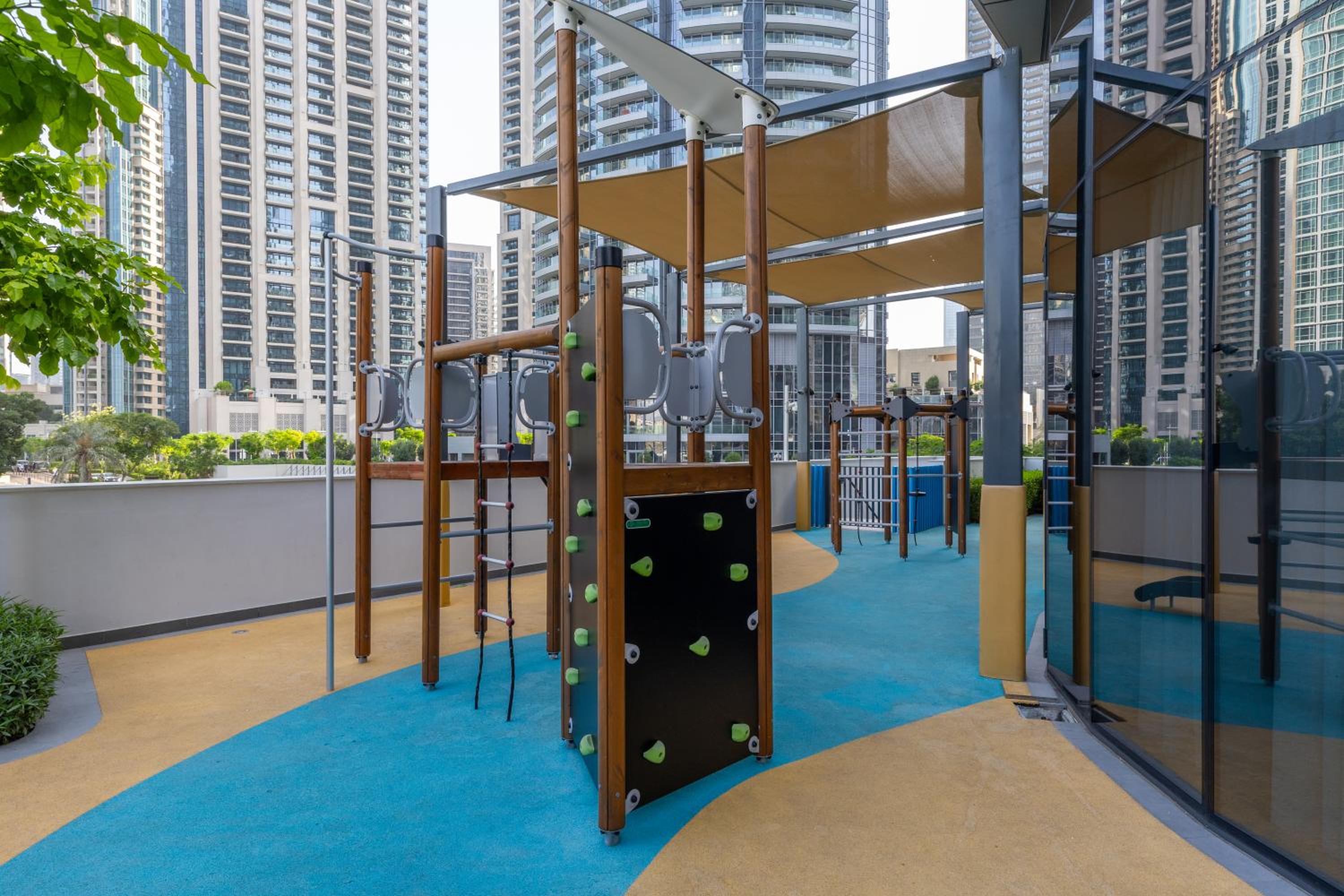 Maison Privee - Sky-High Elegance with Unrivaled Burj Khalifa Views