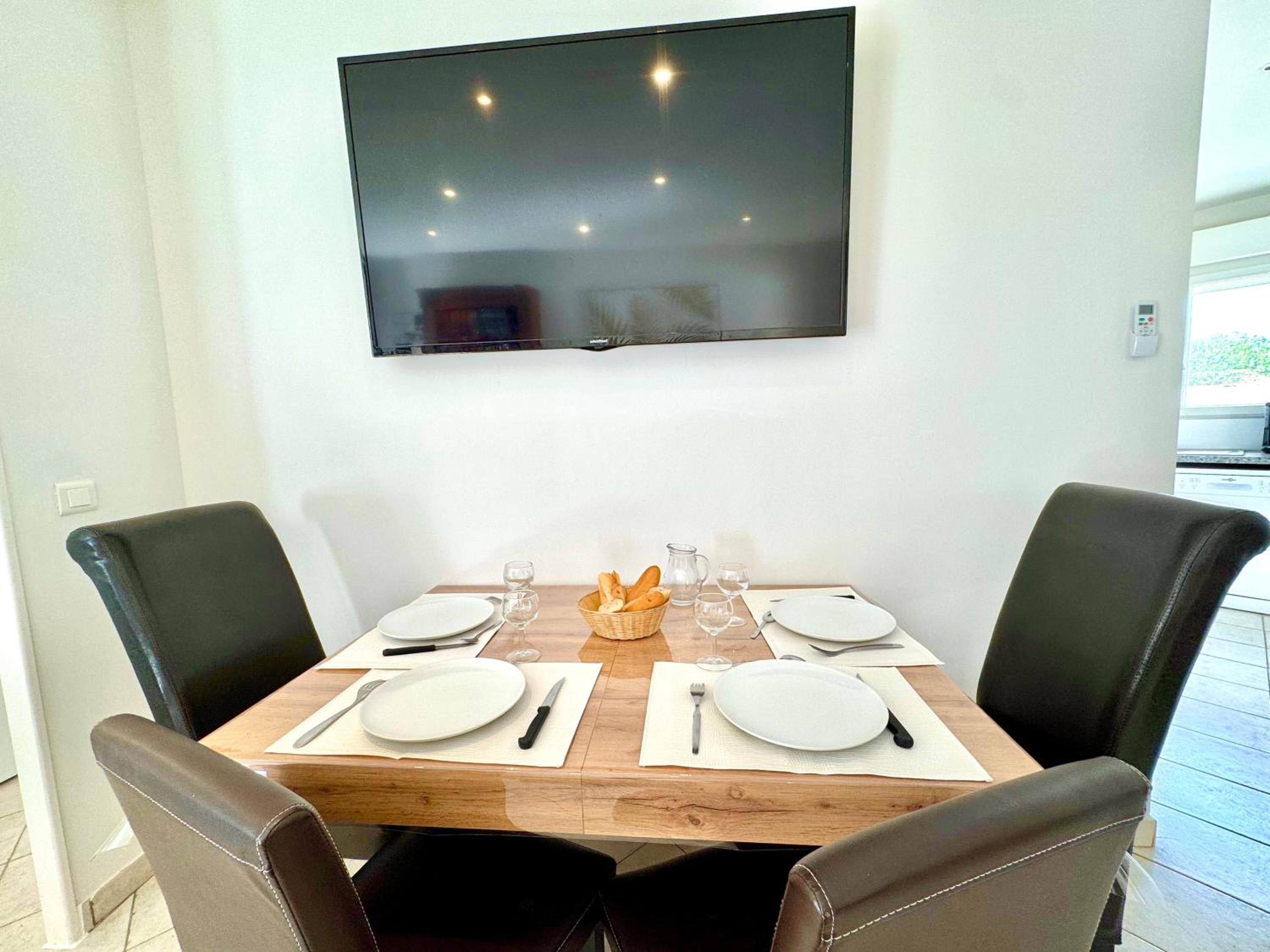 Gite en 3 épis de plain-pied, 2 chambres, climatisé, terrasse, jardinet et parking, très calme
