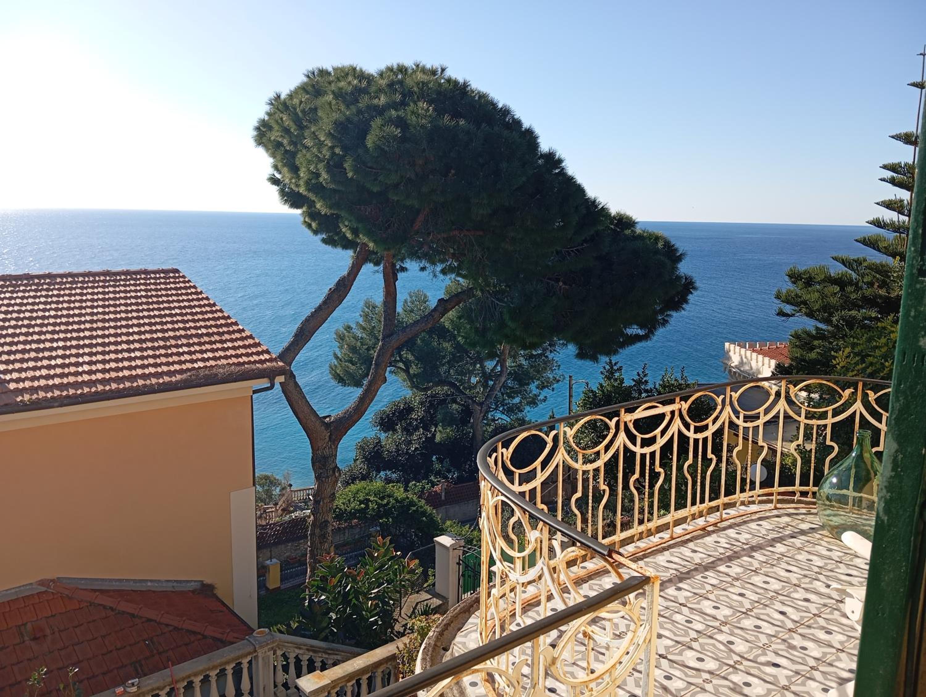Meine Sonne Riviera, appartamento storico con vista mare, terrazzo e parcheggio