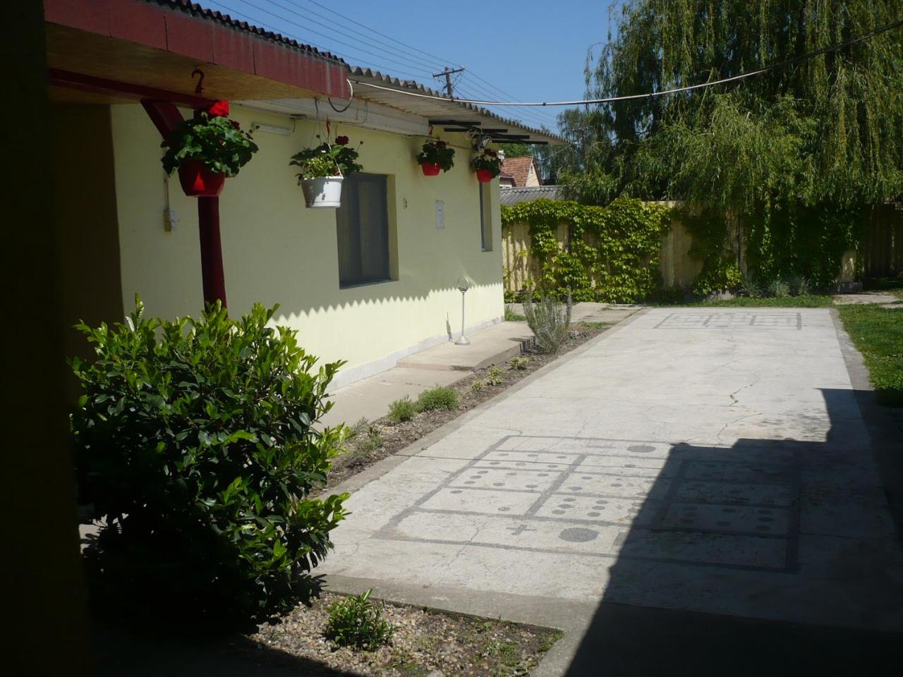 Photo 33