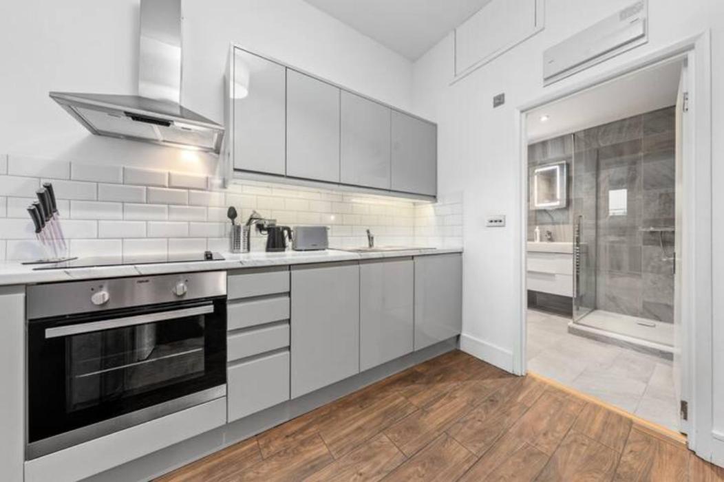 Majestic 2 BR in Knightsbridge KB70