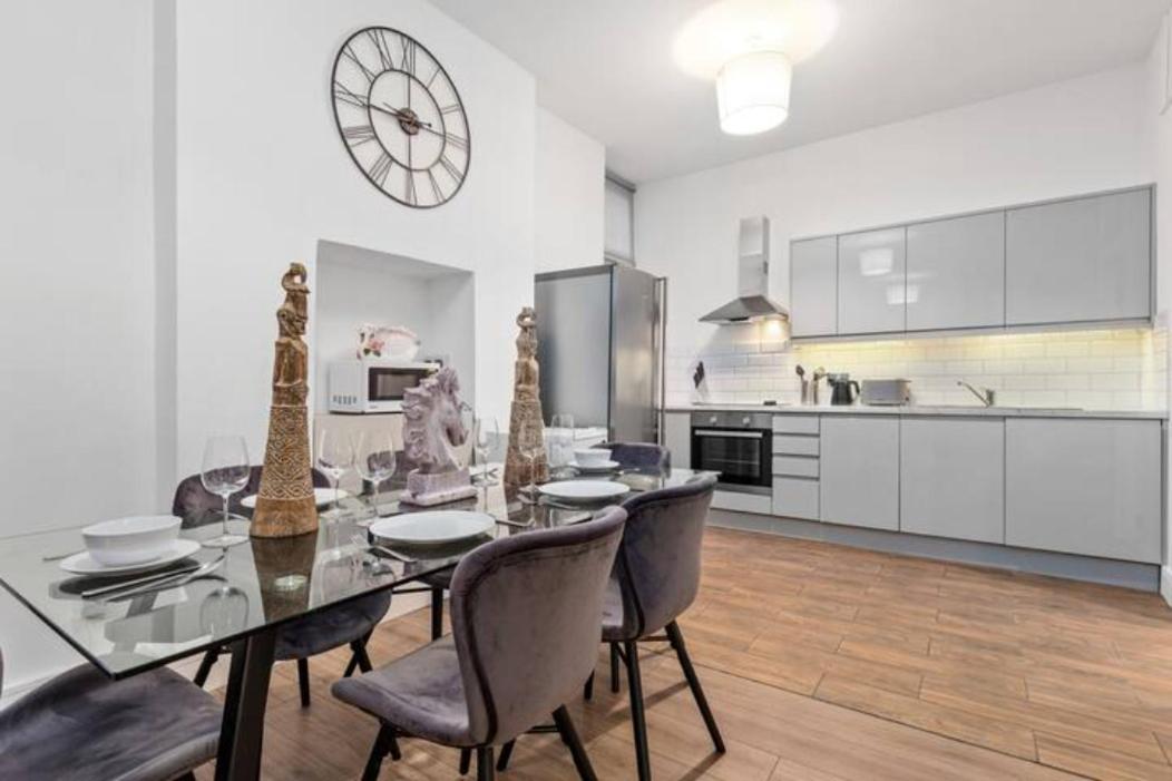 Majestic 2 BR in Knightsbridge KB70