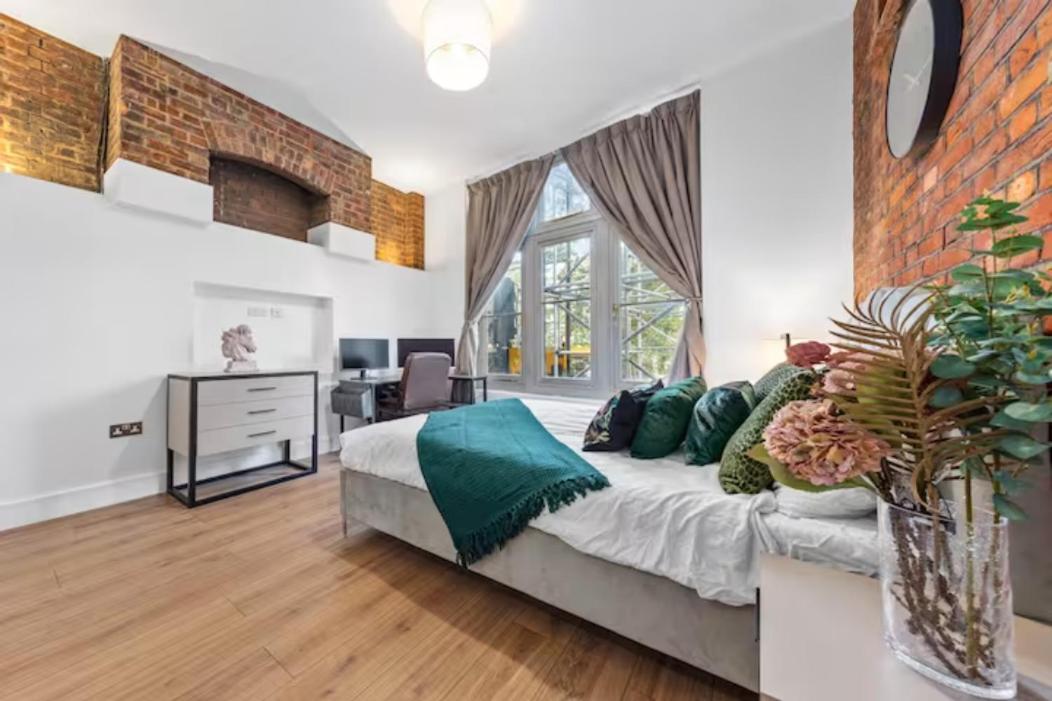 Majestic 2 BR in Knightsbridge KB70