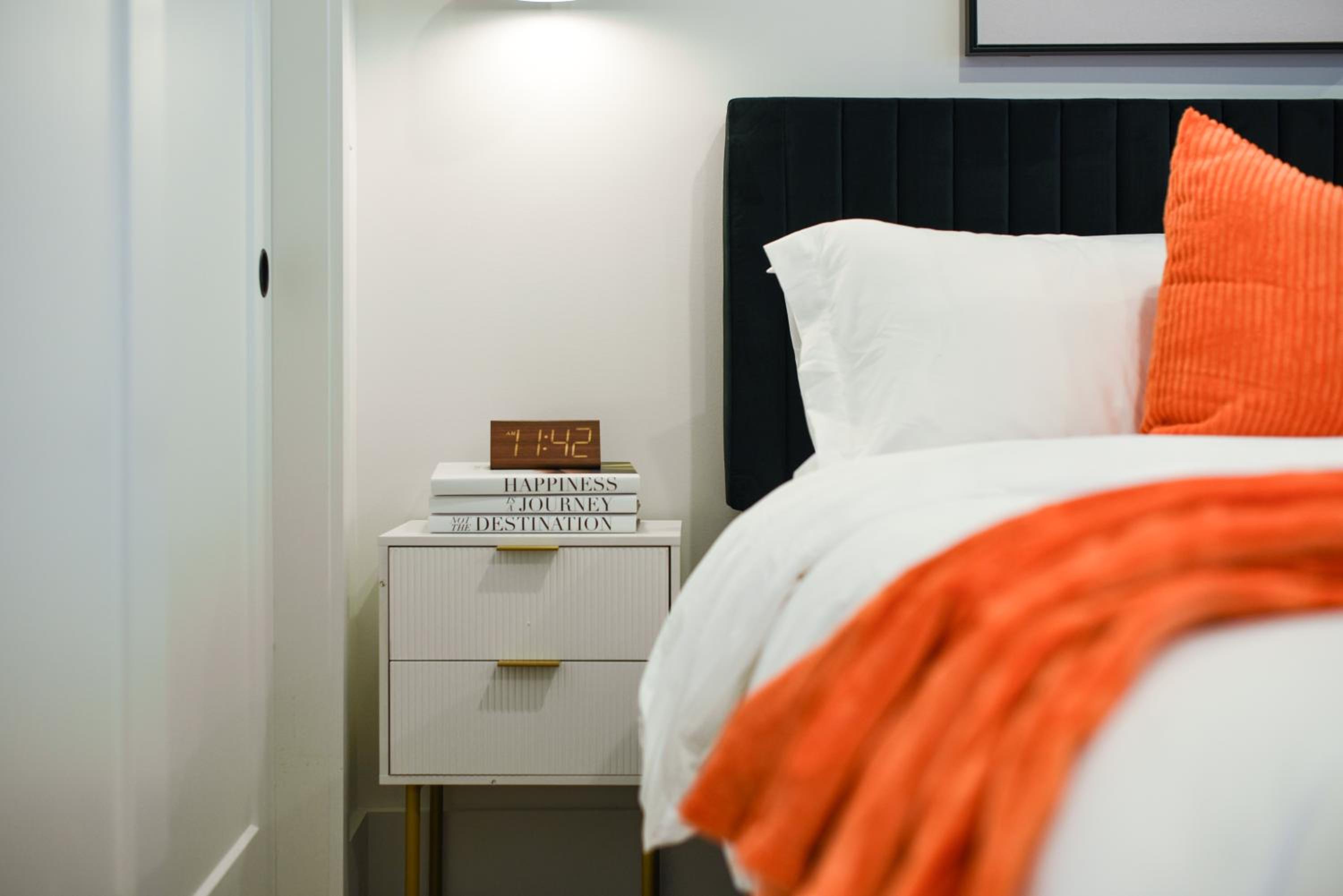 LUX Studio King Bed Gym Free Parking