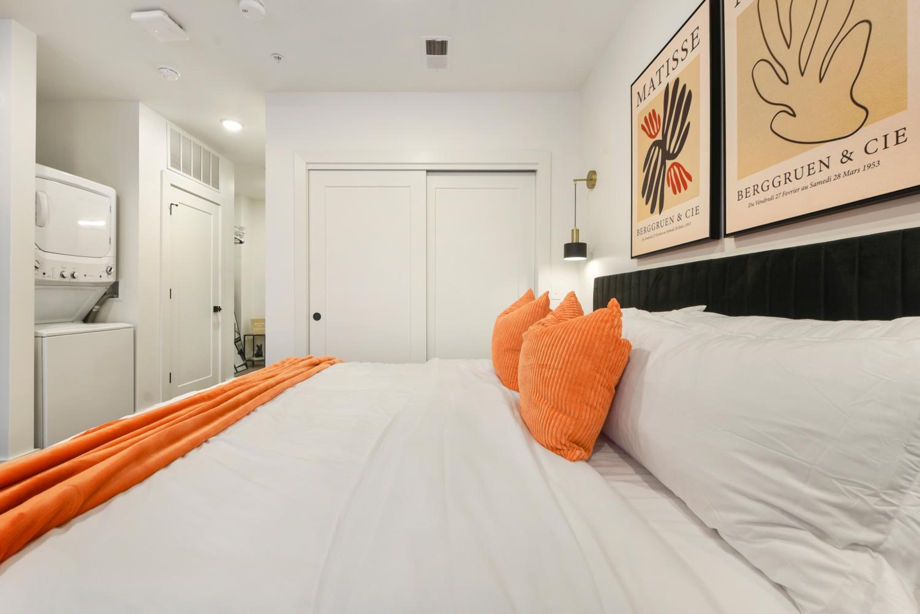 LUX Studio King Bed Gym Free Parking