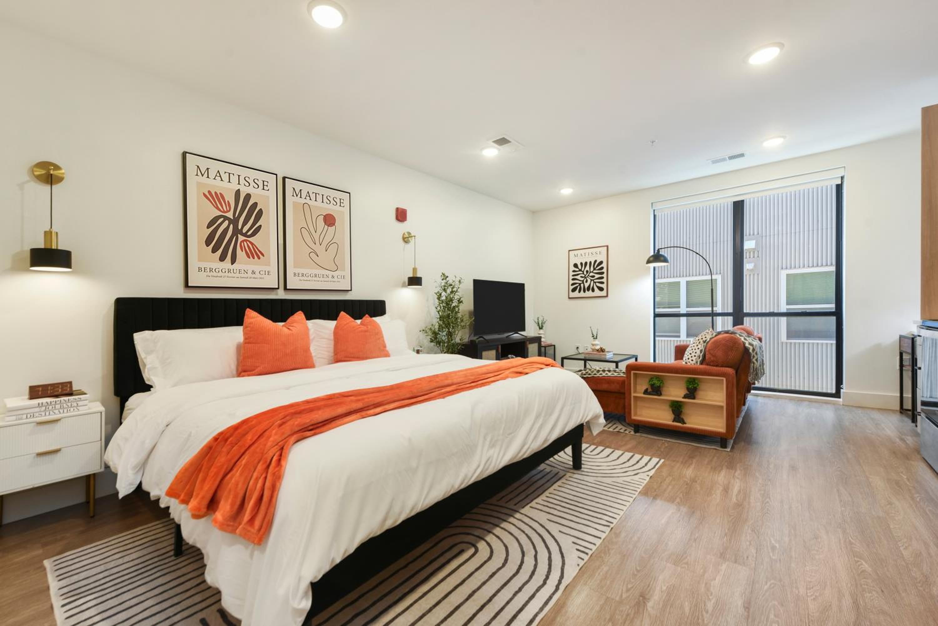 LUX Studio King Bed Gym Free Parking