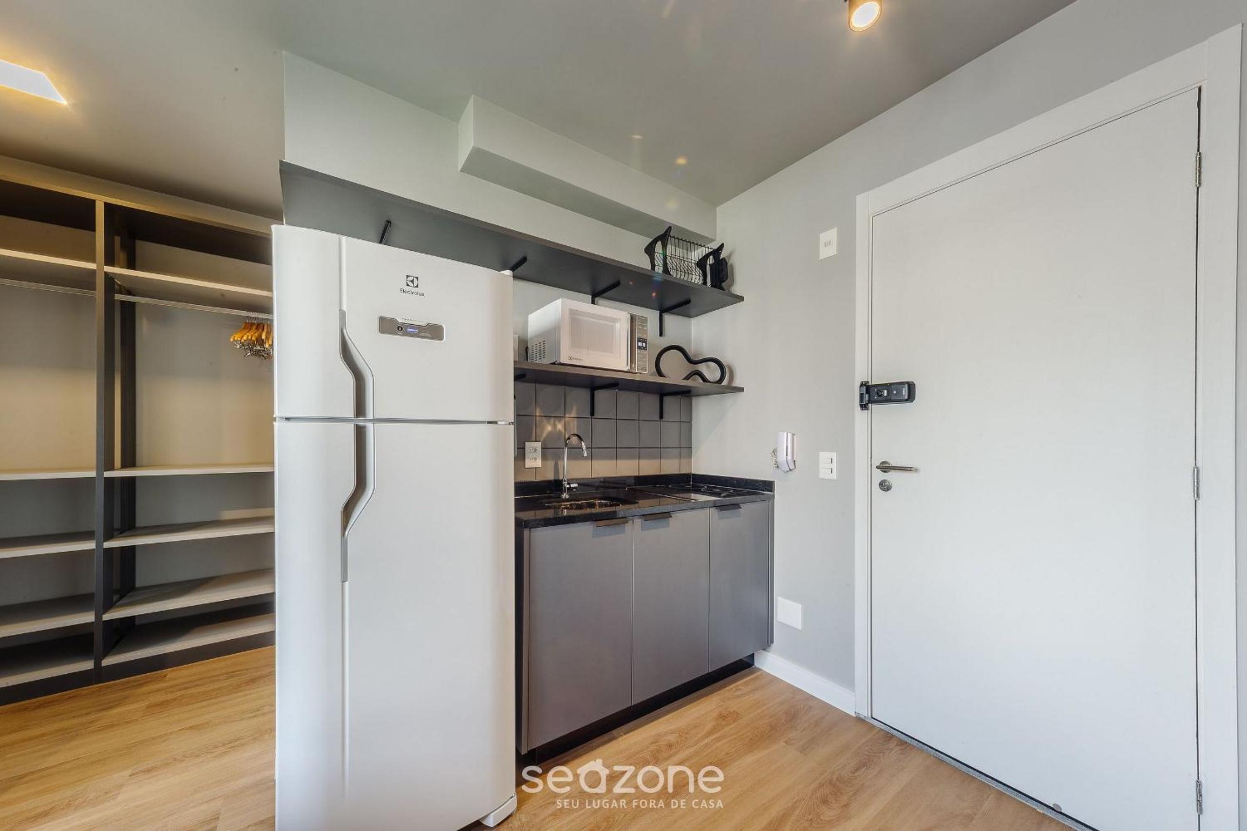 Practical Studio 1.3km from the Metro GBA1104