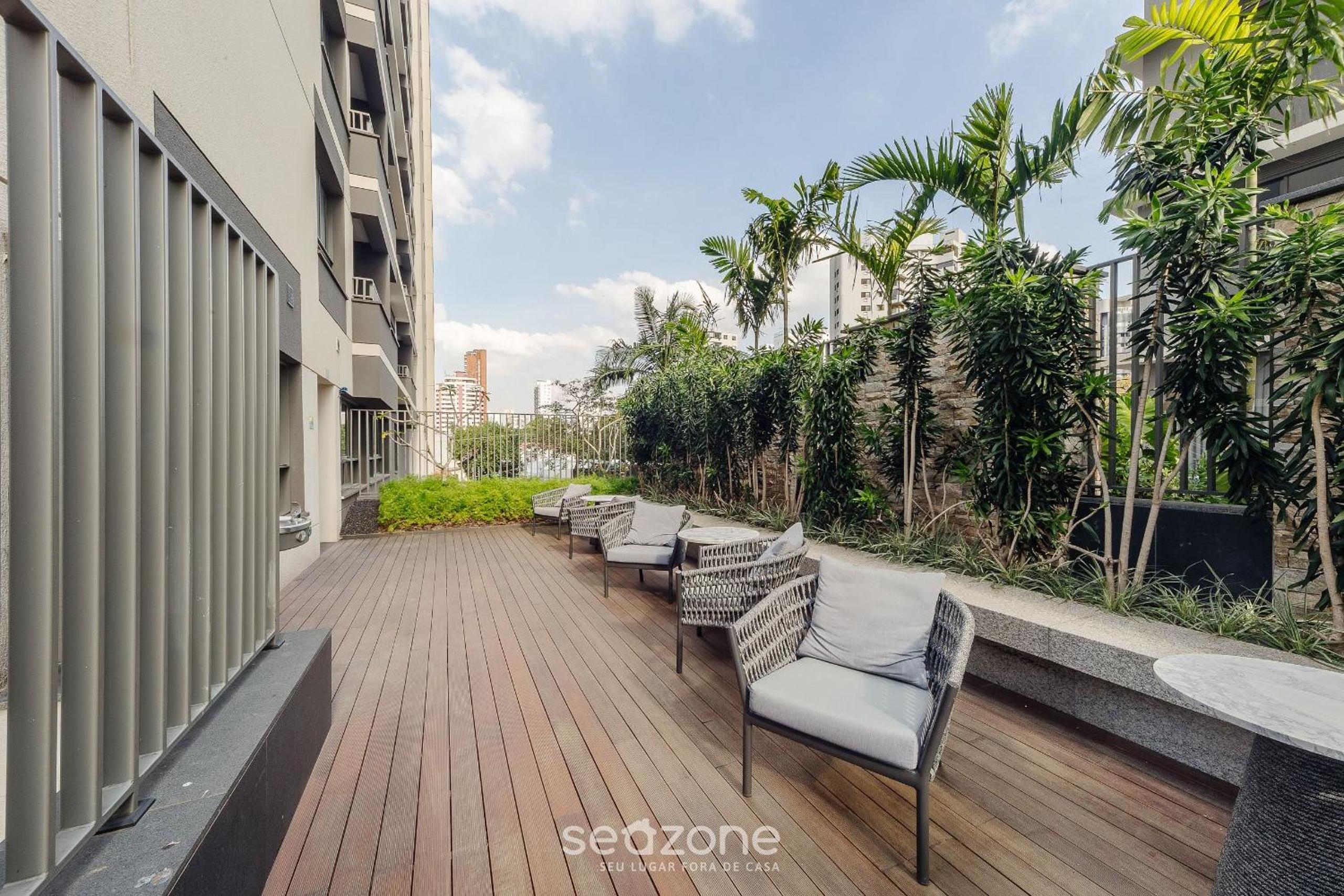 Practical Studio 1.3km from the Metro GBA1104