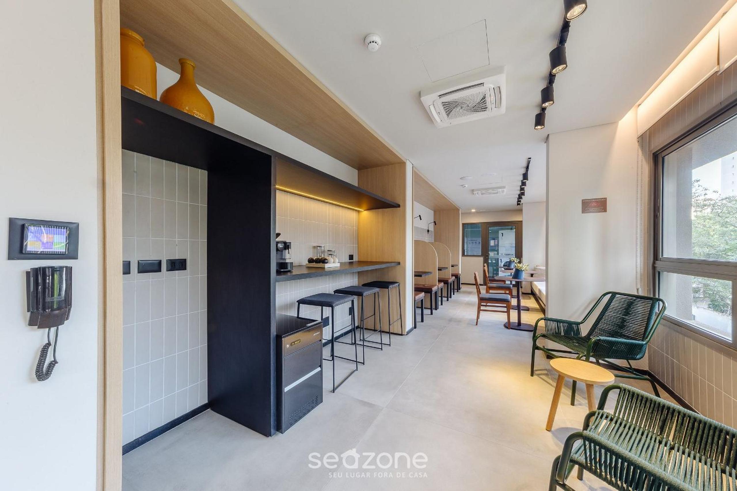 Practical Studio 1.3km from the Metro GBA1104