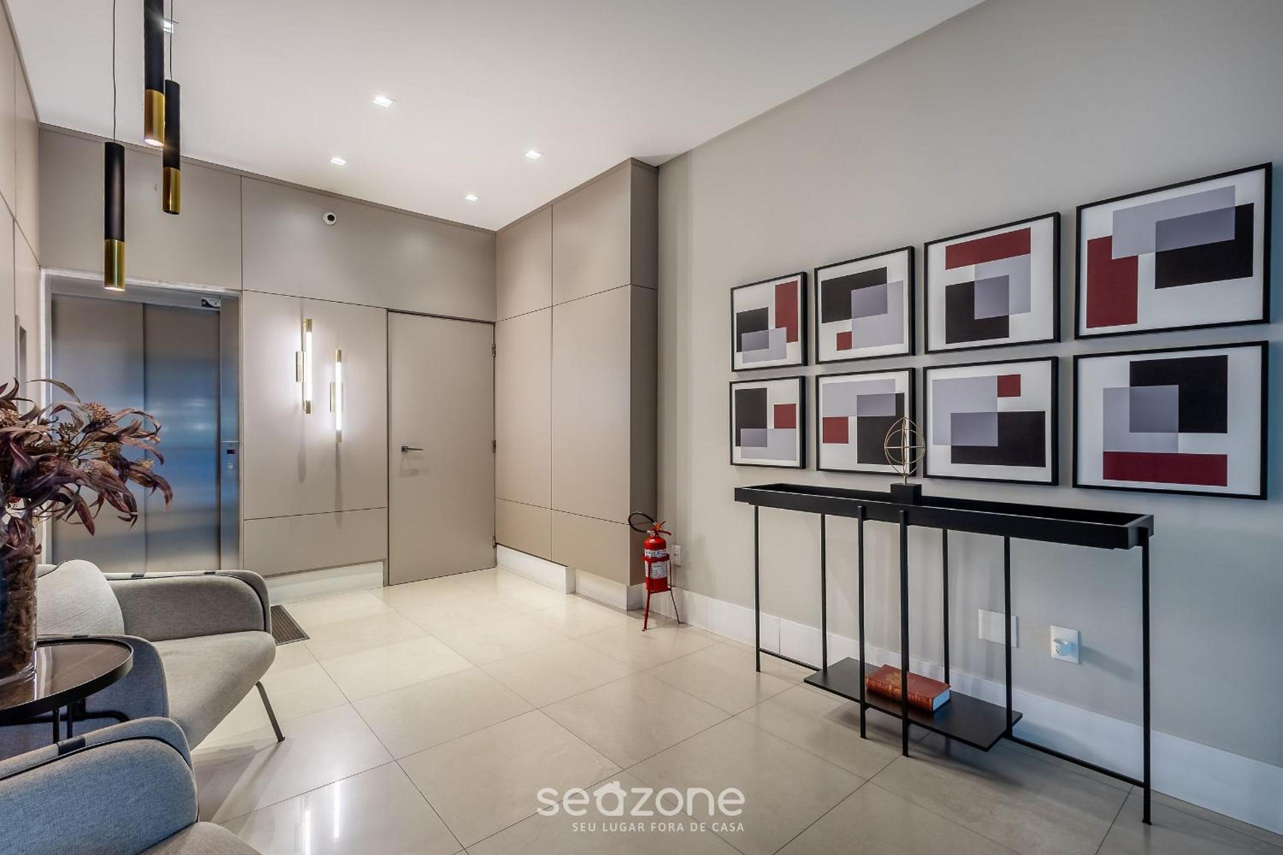 Stay steps from the sea in Meia Praia - VIM