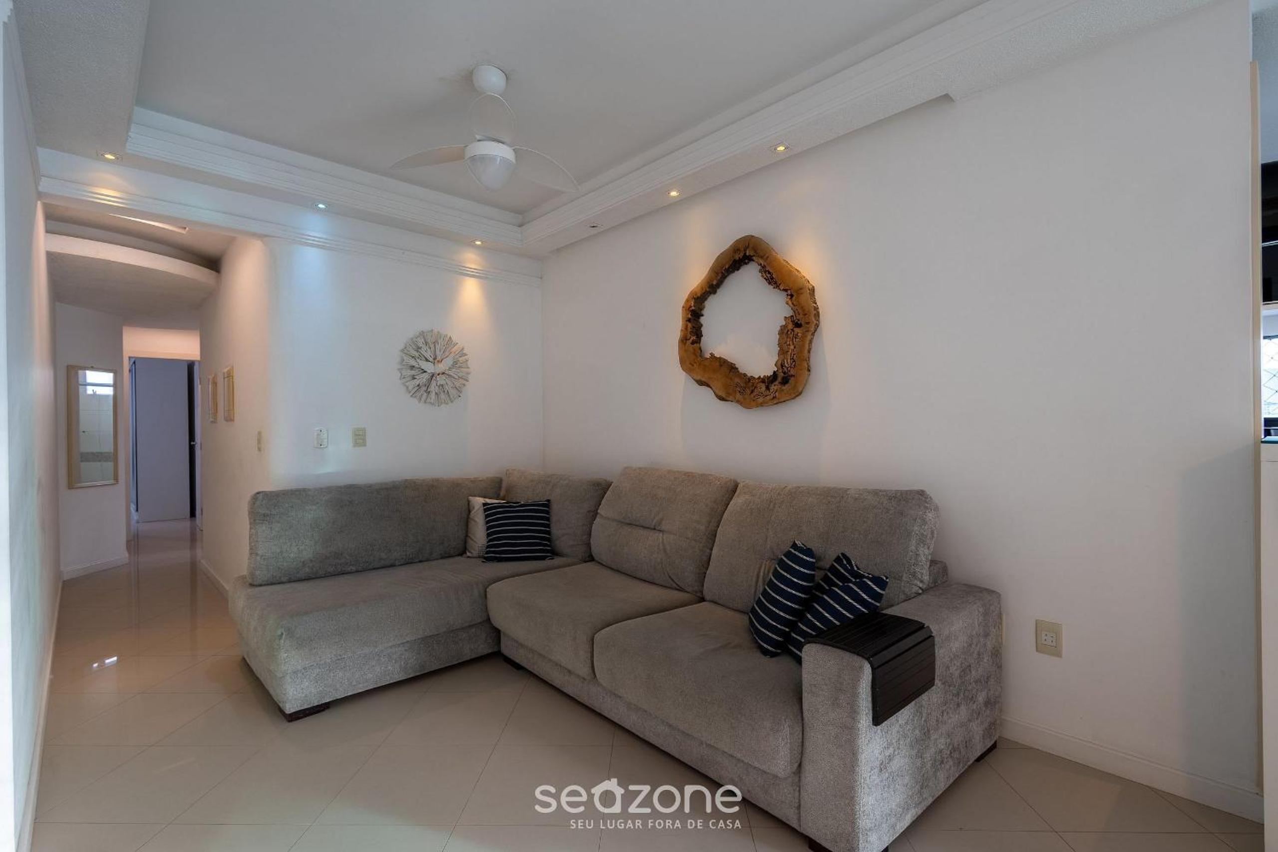 Stay steps from the sea in Meia Praia - VIM