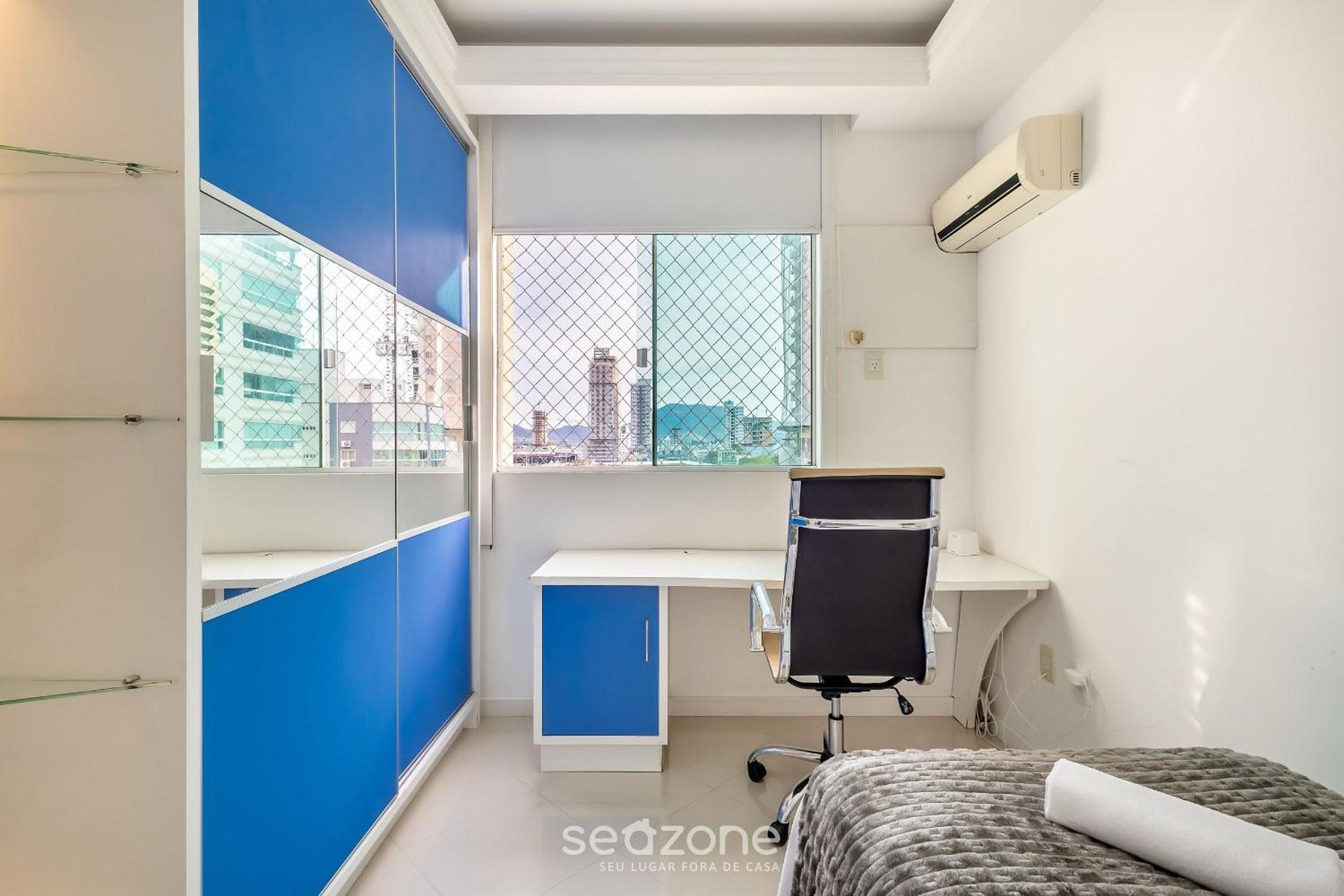 Stay steps from the sea in Meia Praia - VIM
