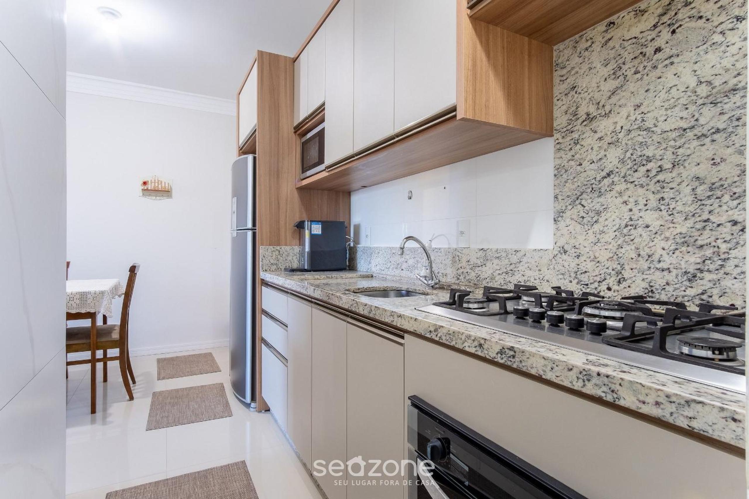 2 Bedroom Apart w/ Air 270m from the Beach GPS0102