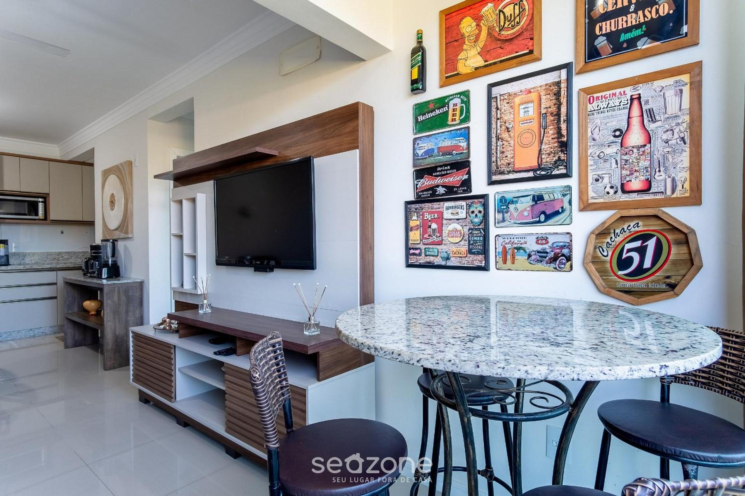 2 Bedroom Apart w/ Air 270m from the Beach GPS0102