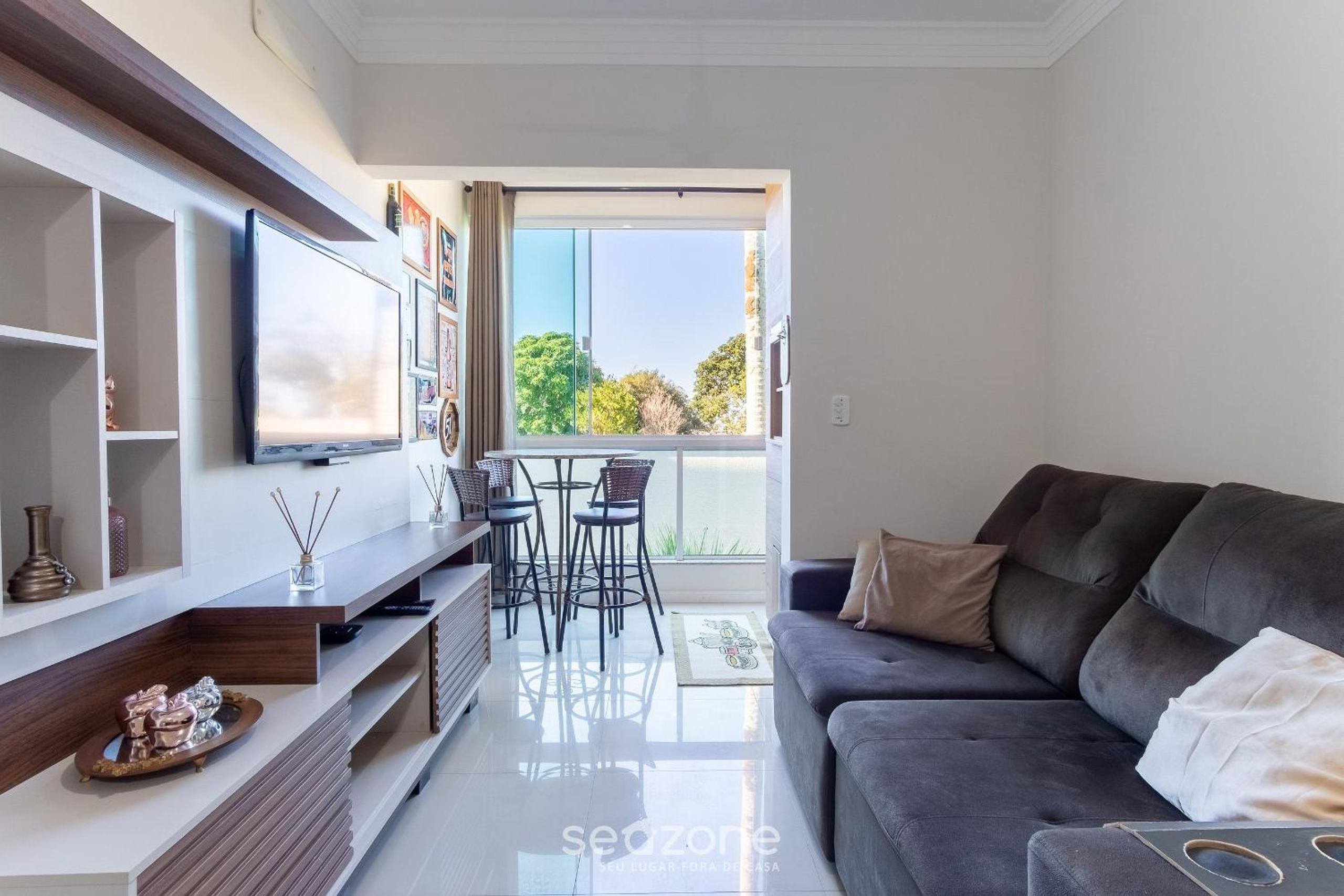 2 Bedroom Apart w/ Air 270m from the Beach GPS0102