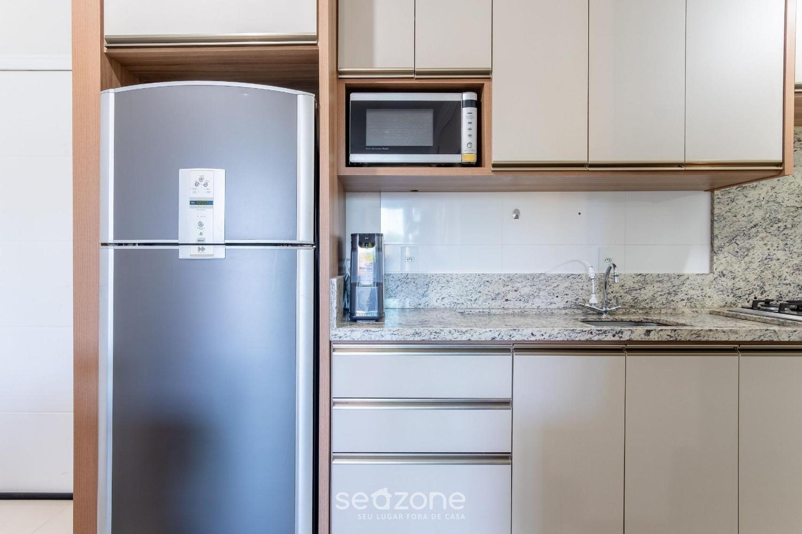 2 Bedroom Apart w/ Air 270m from the Beach GPS0102