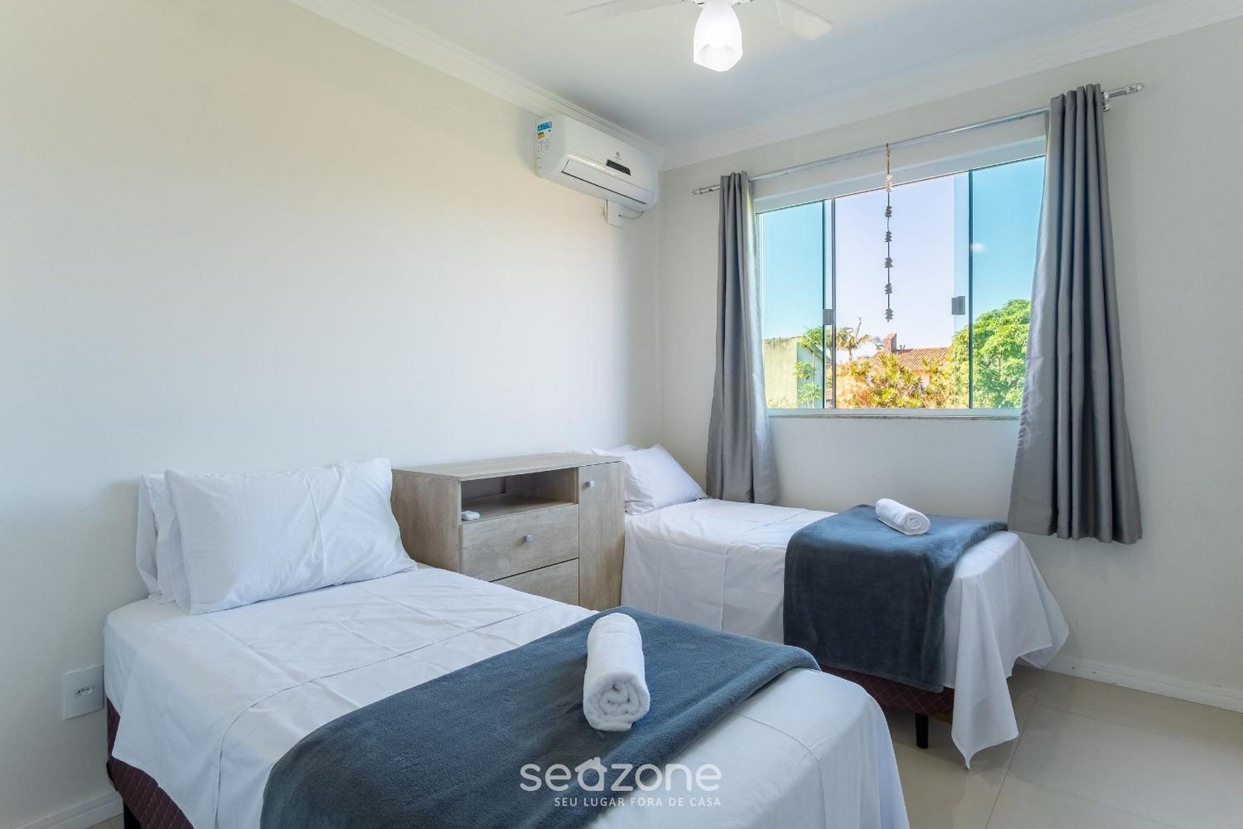 2 Bedroom Apart w/ Air 270m from the Beach GPS0102