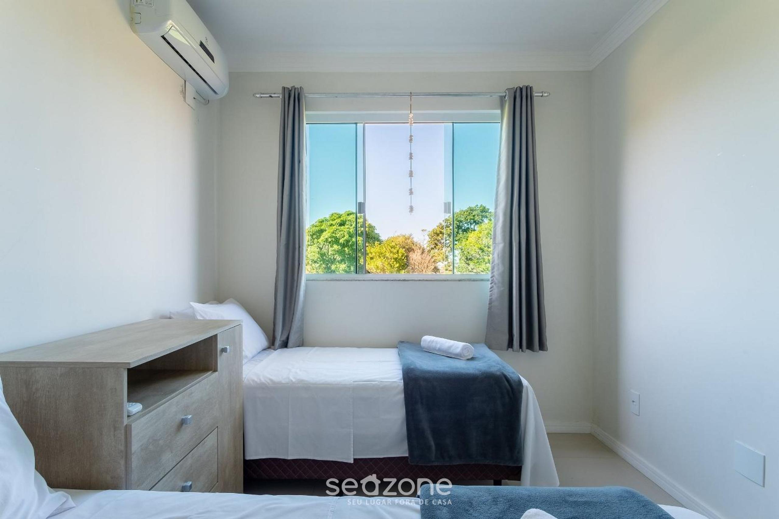 2 Bedroom Apart w/ Air 270m from the Beach GPS0102