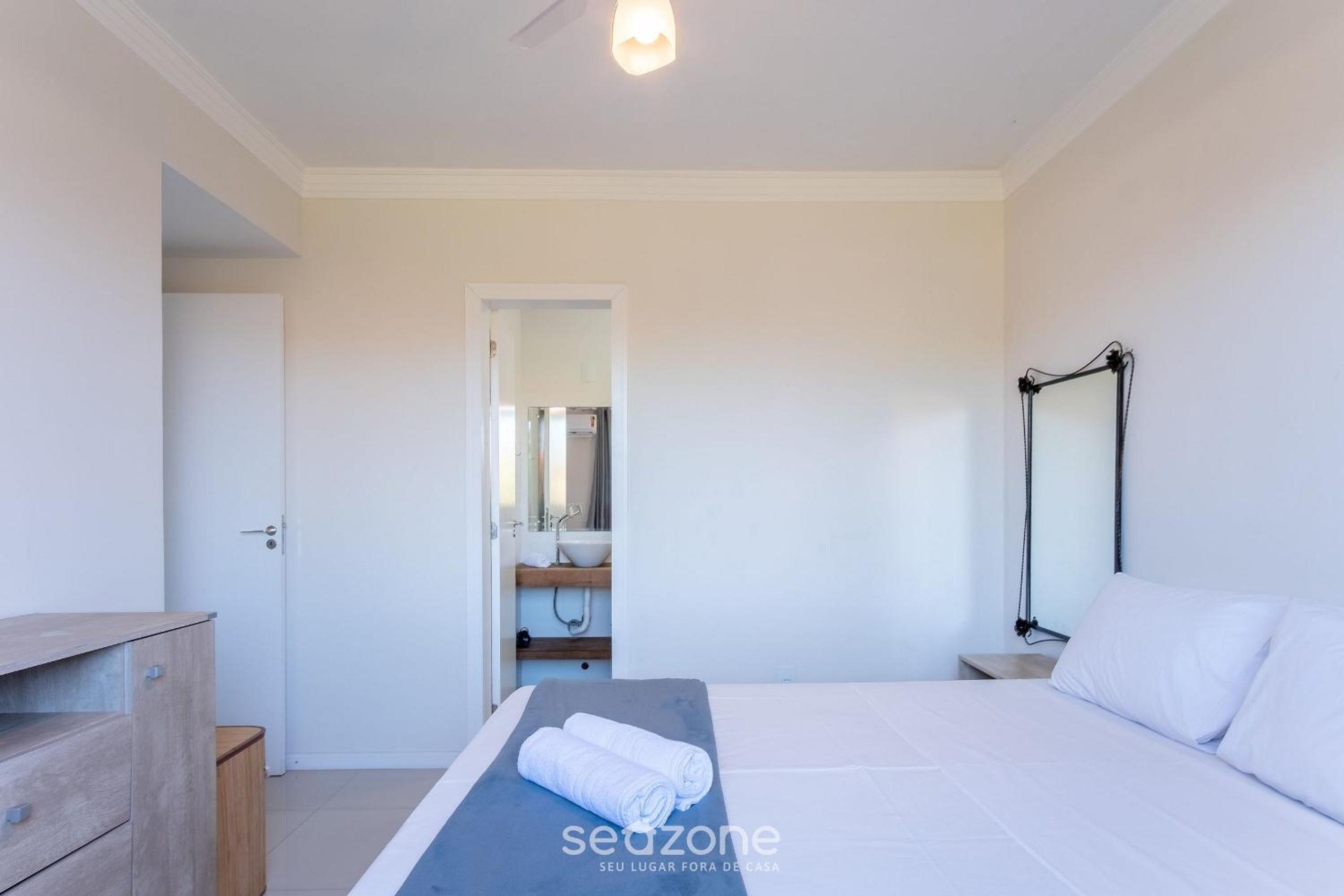 2 Bedroom Apart w/ Air 270m from the Beach GPS0102