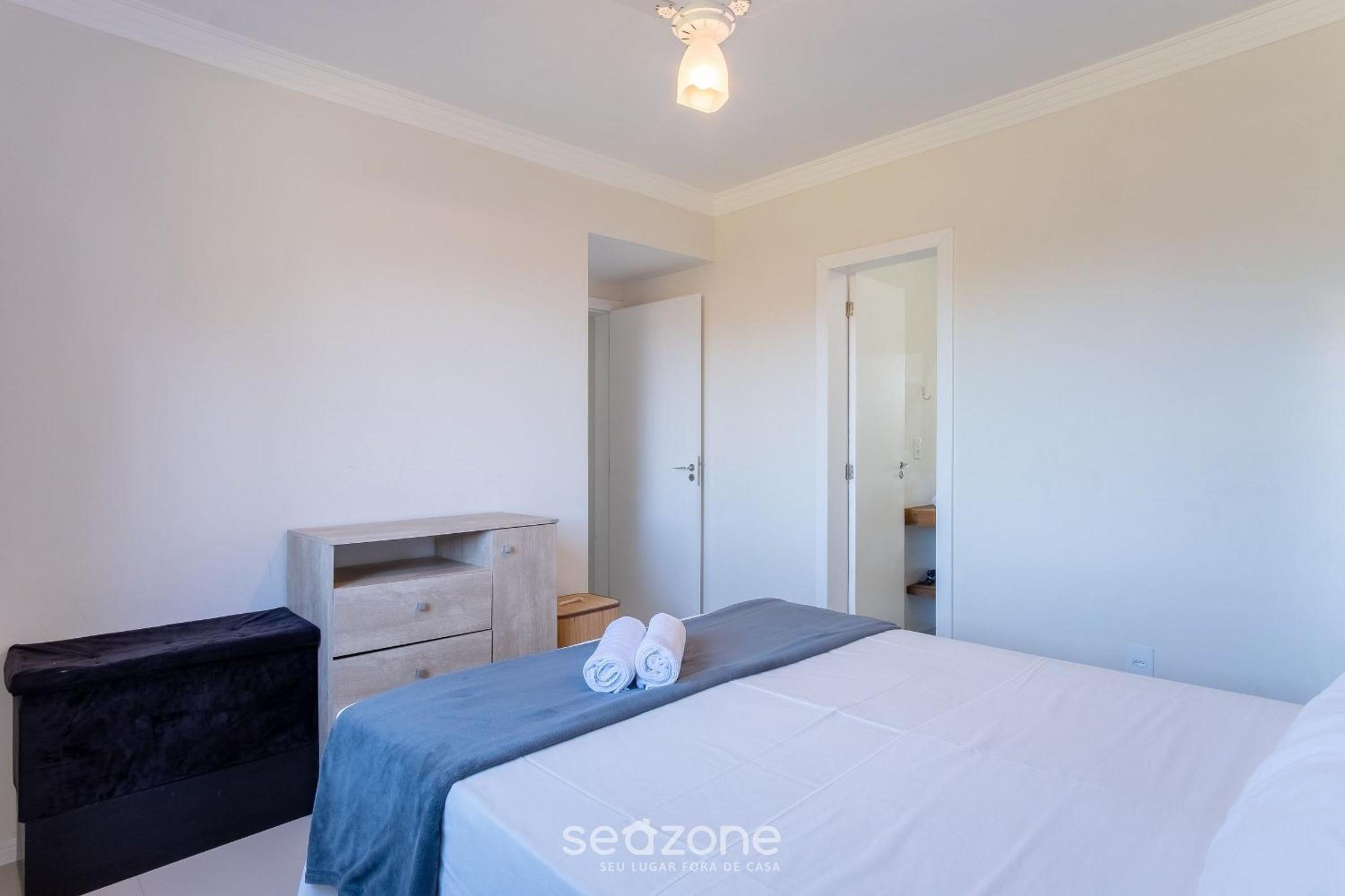 2 Bedroom Apart w/ Air 270m from the Beach GPS0102
