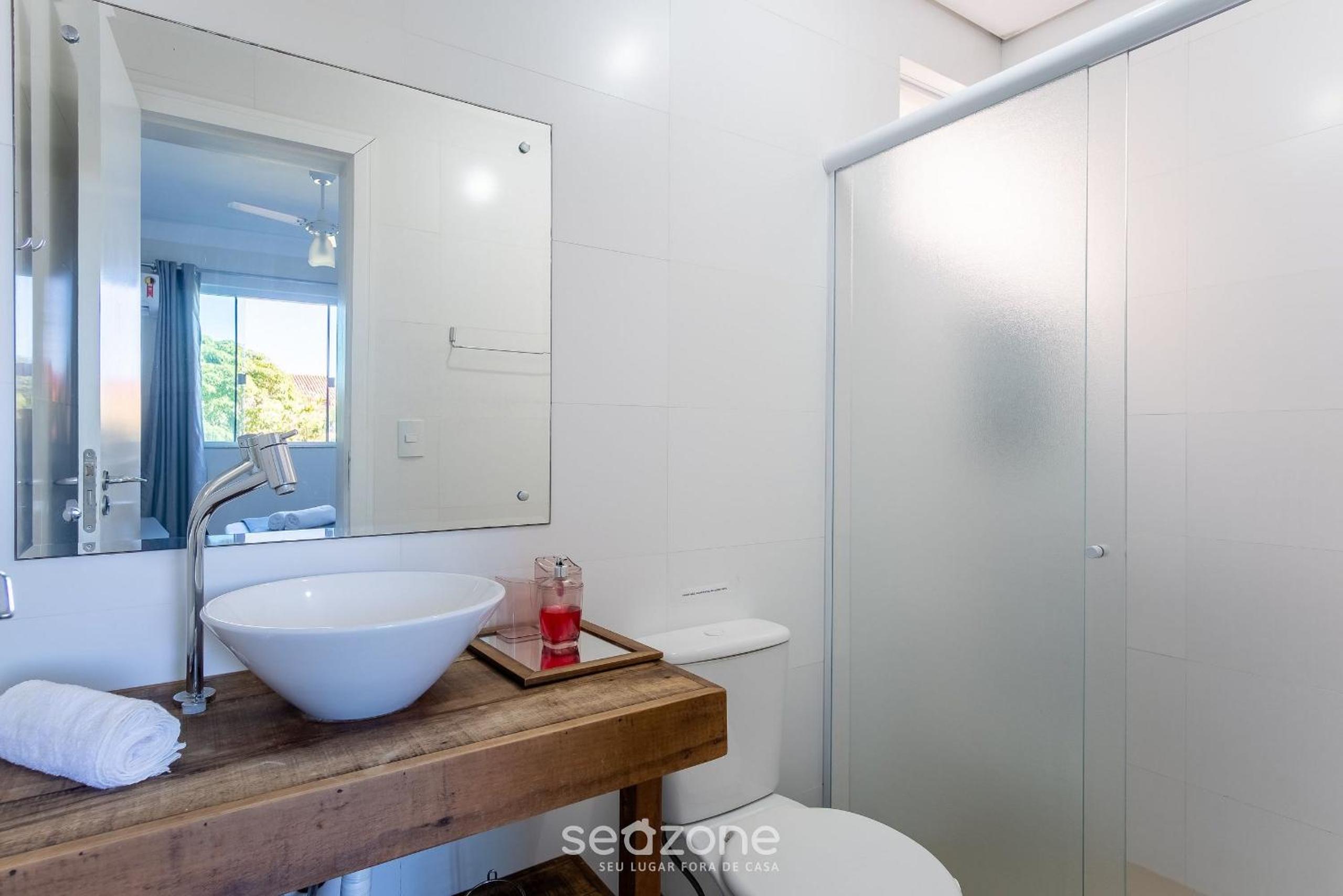 2 Bedroom Apart w/ Air 270m from the Beach GPS0102
