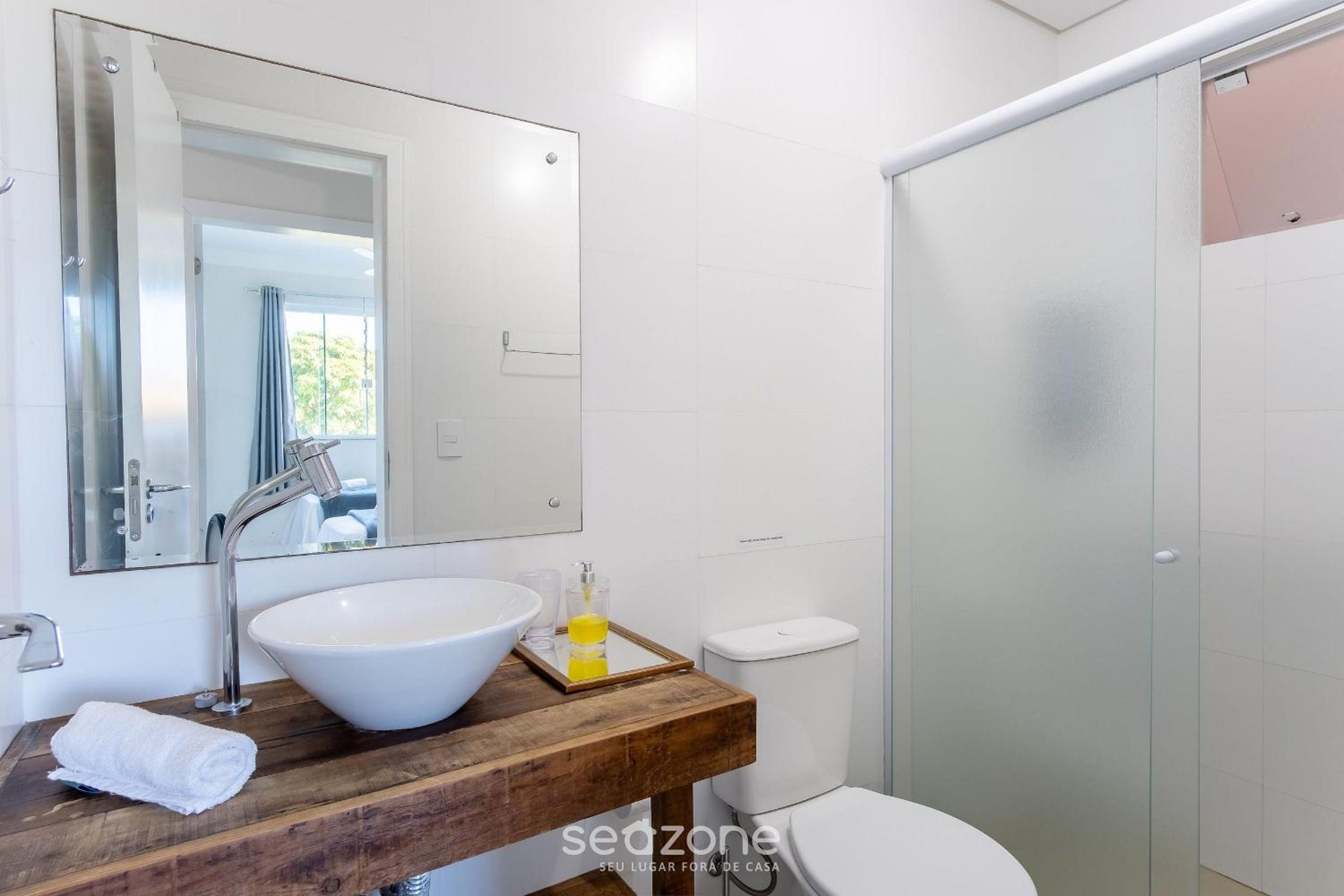 2 Bedroom Apart w/ Air 270m from the Beach GPS0102