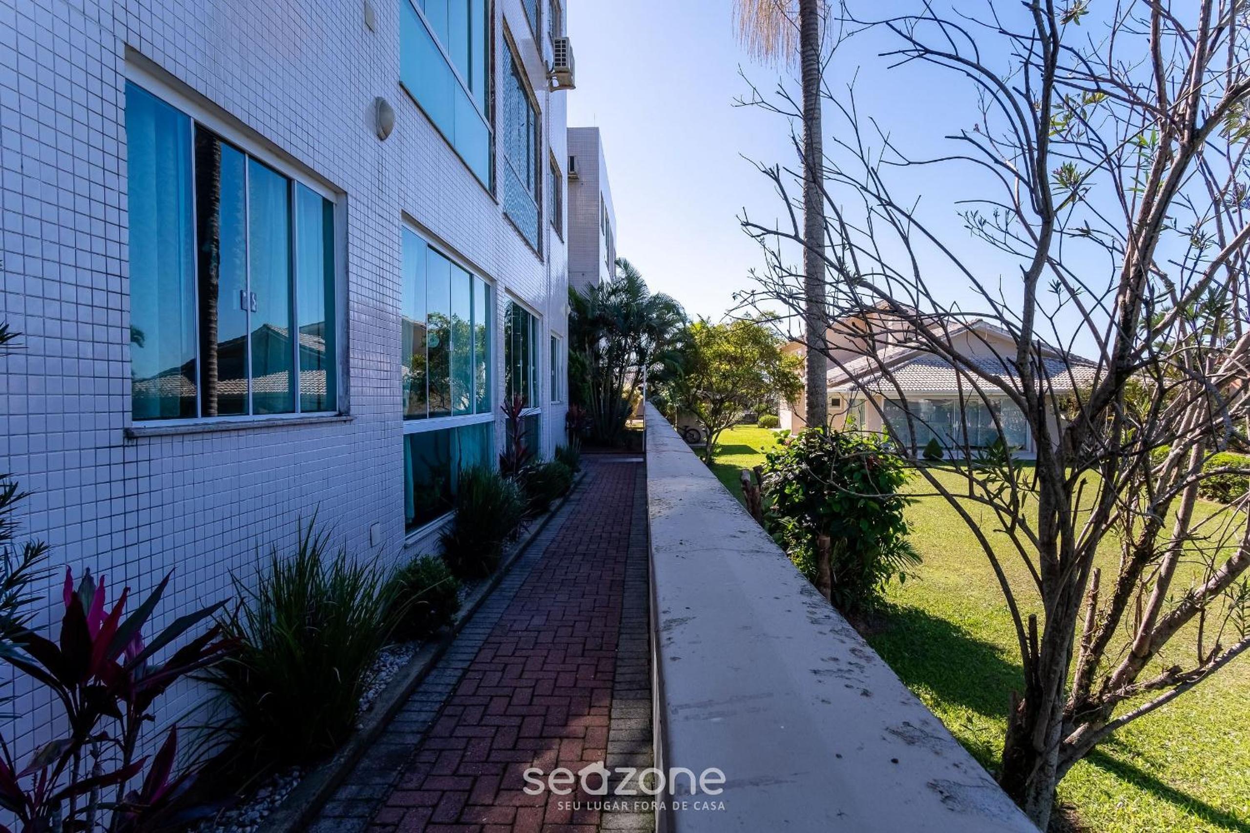 2 Bedroom Apart w/ Air 270m from the Beach GPS0102
