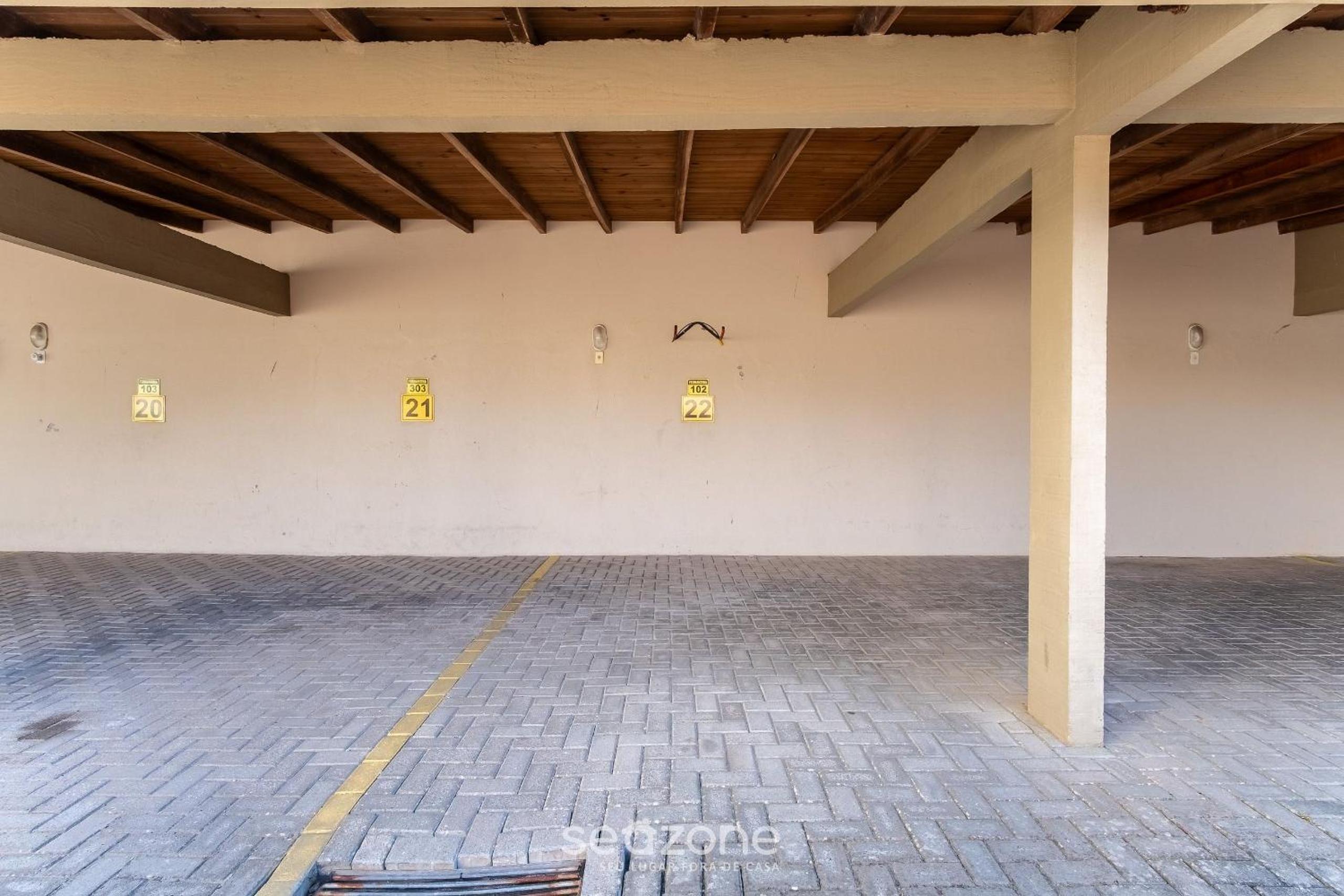 2 Bedroom Apart w/ Air 270m from the Beach GPS0102