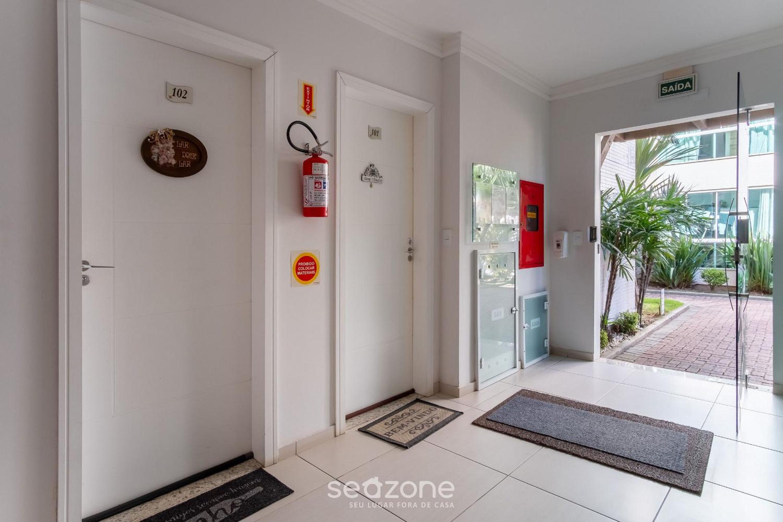 2 Bedroom Apart w/ Air 270m from the Beach GPS0102