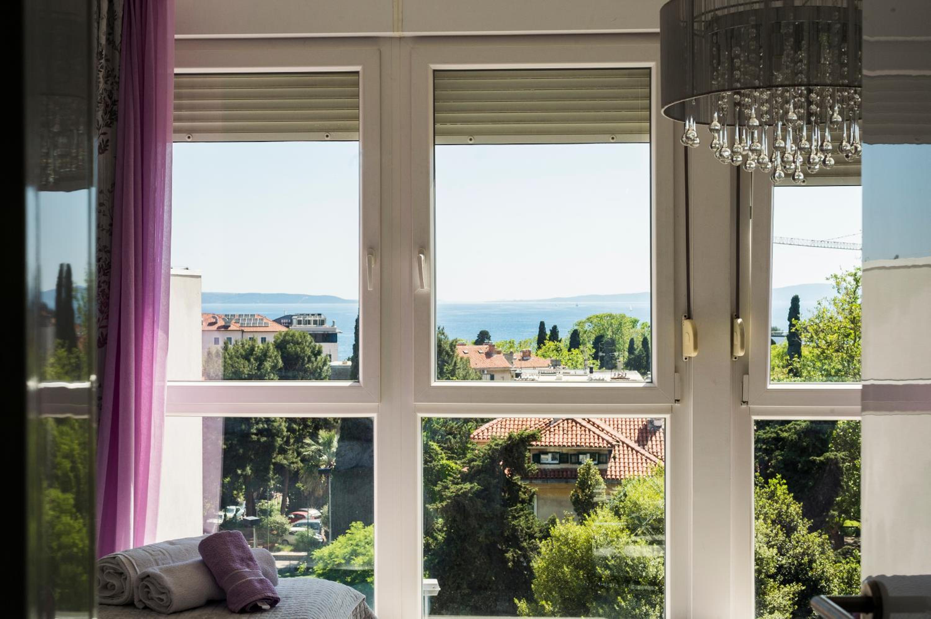 Downtown luxury apartment Emili — Split photo 2