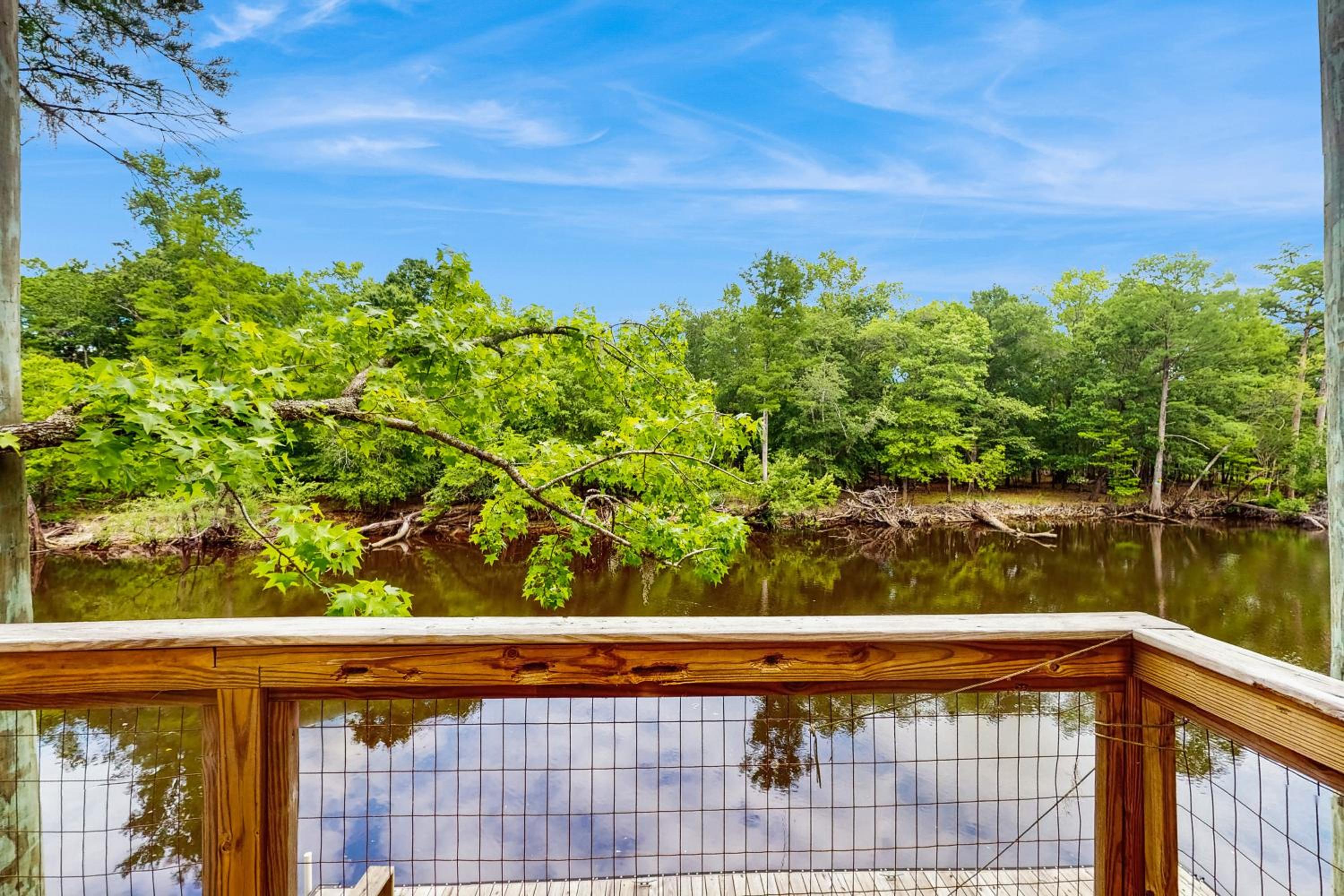 4BR Spacious Private Home with Dock and Deck