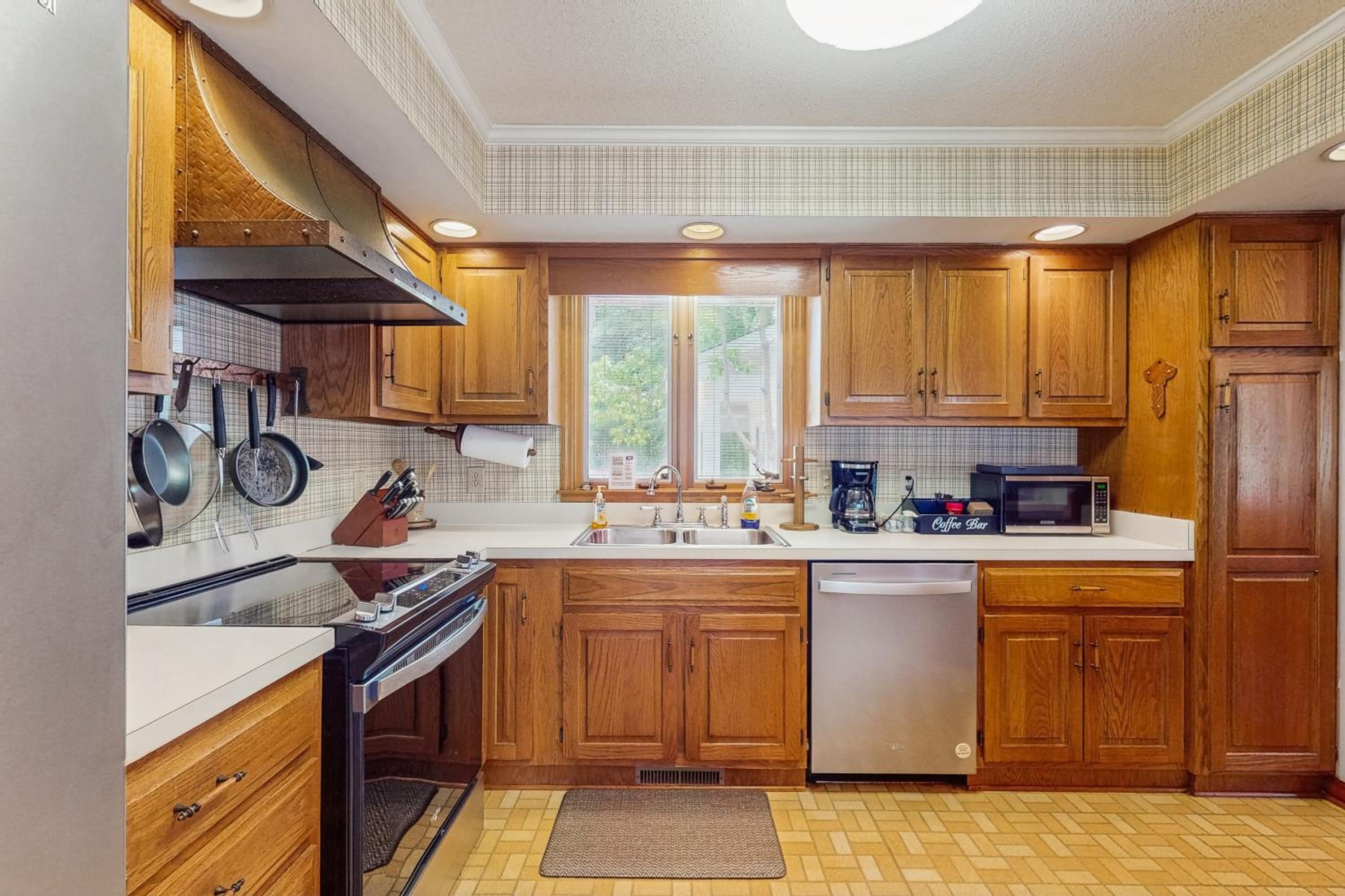 4BR Spacious Private Home with Dock and Deck
