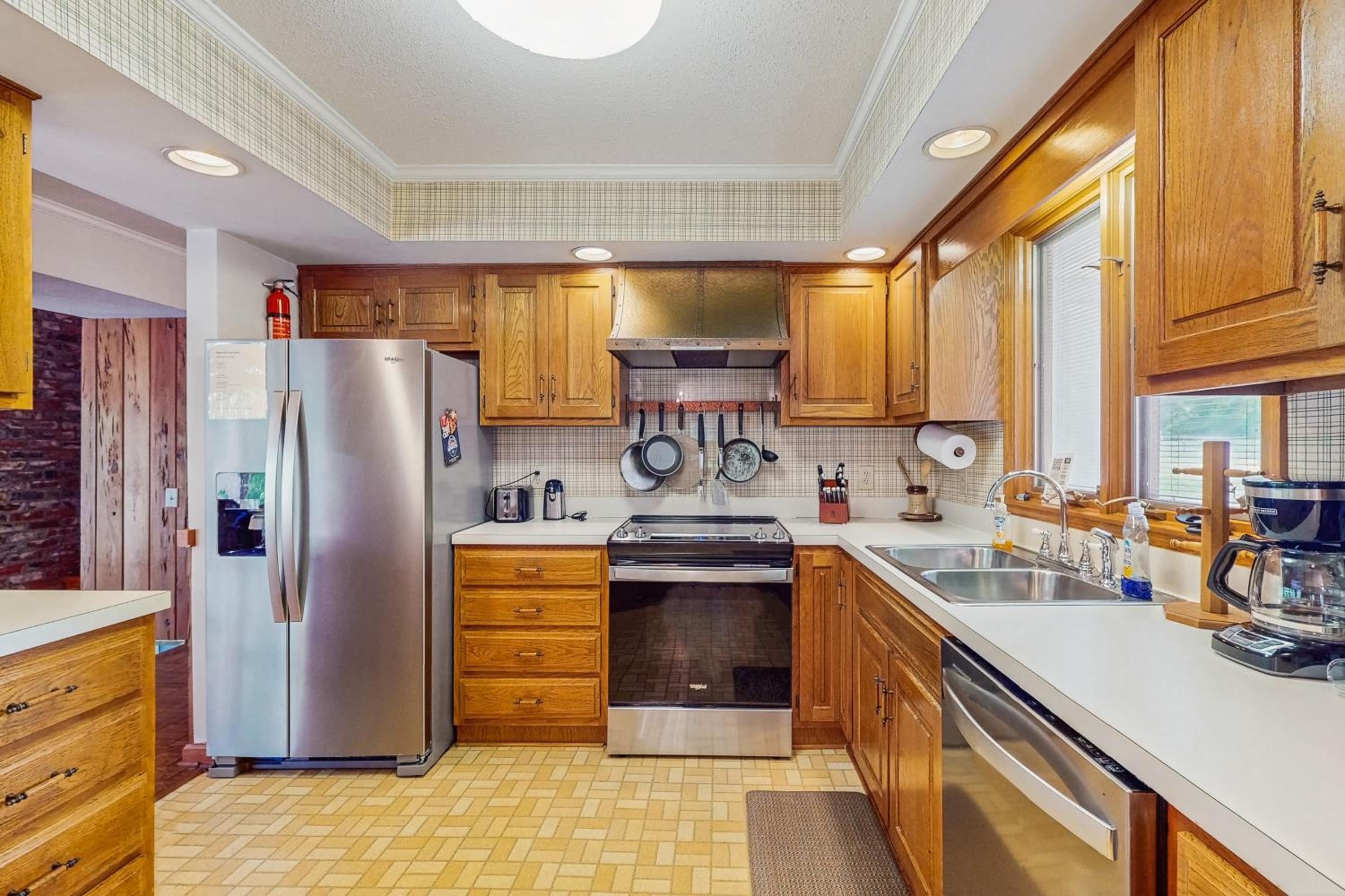 4BR Spacious Private Home with Dock and Deck
