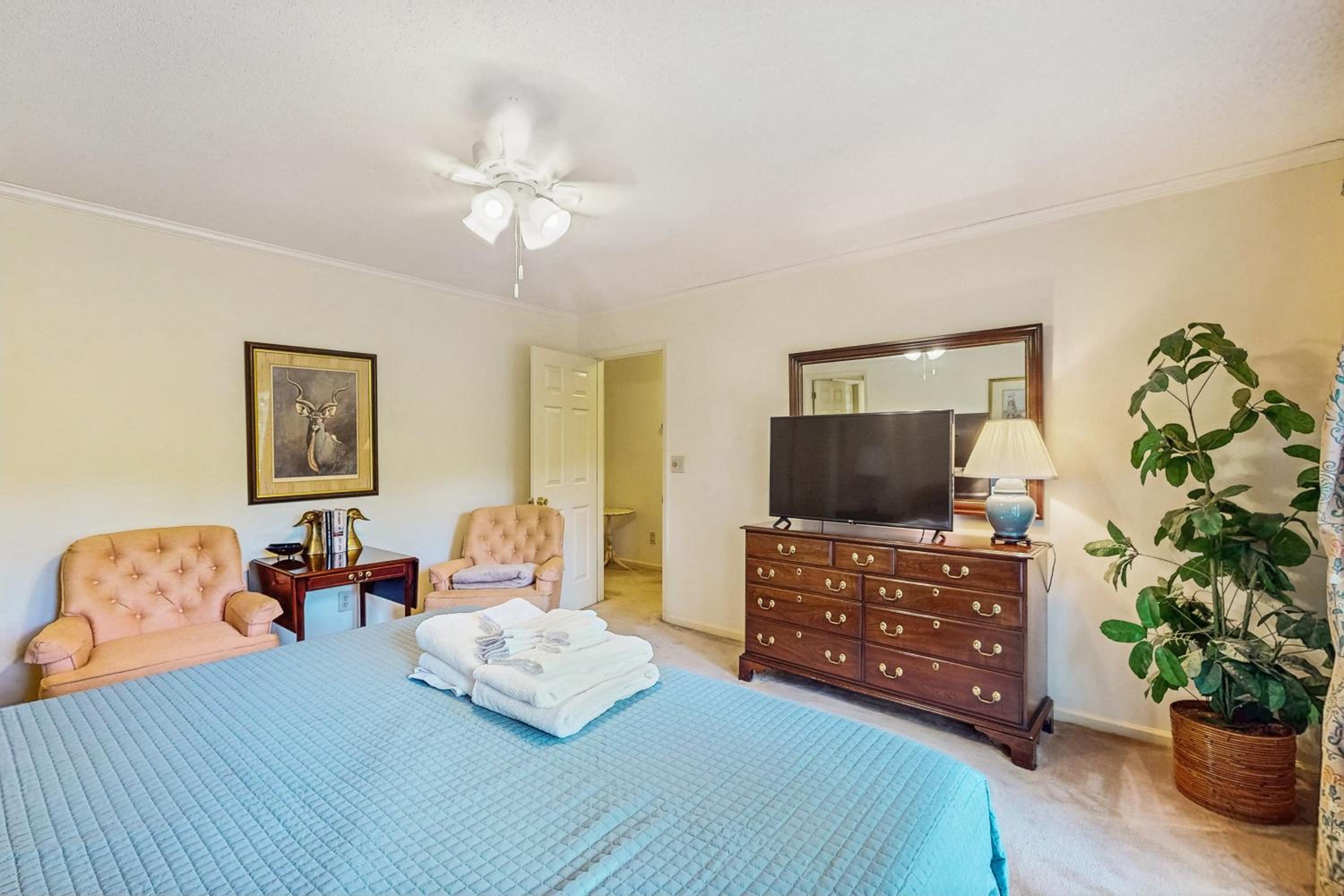 4BR Spacious Private Home with Dock and Deck