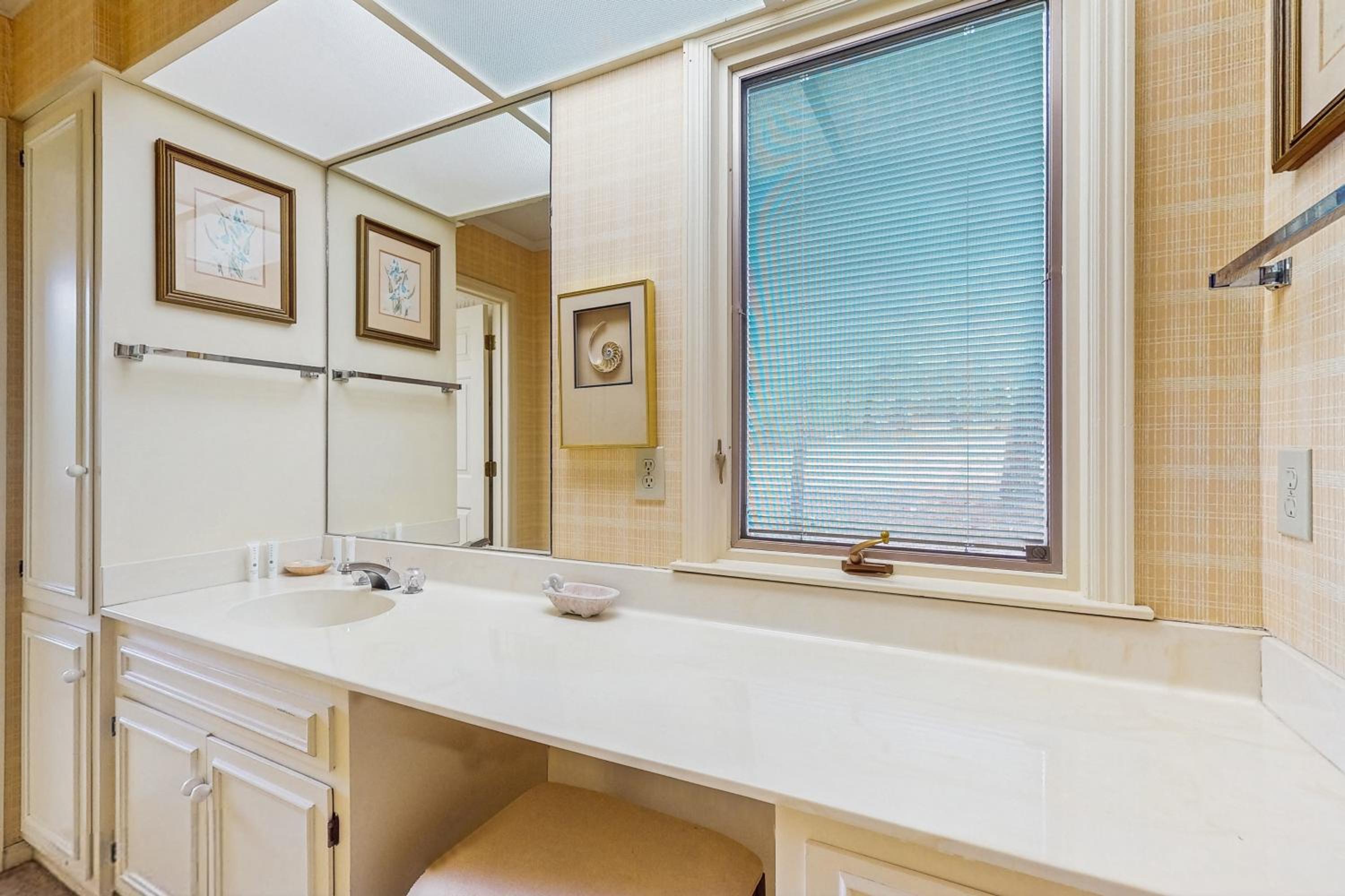 4BR Spacious Private Home with Dock and Deck