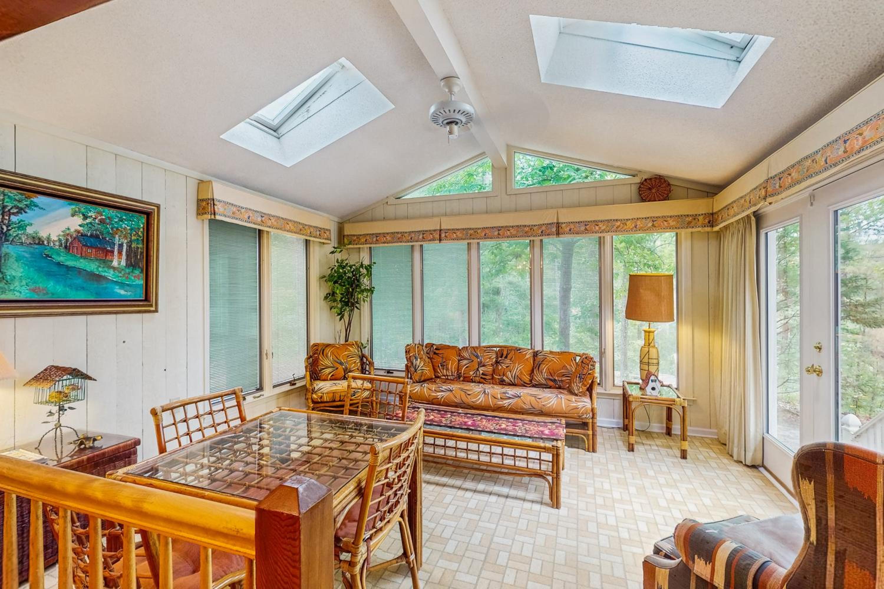 4BR Spacious Private Home with Dock and Deck