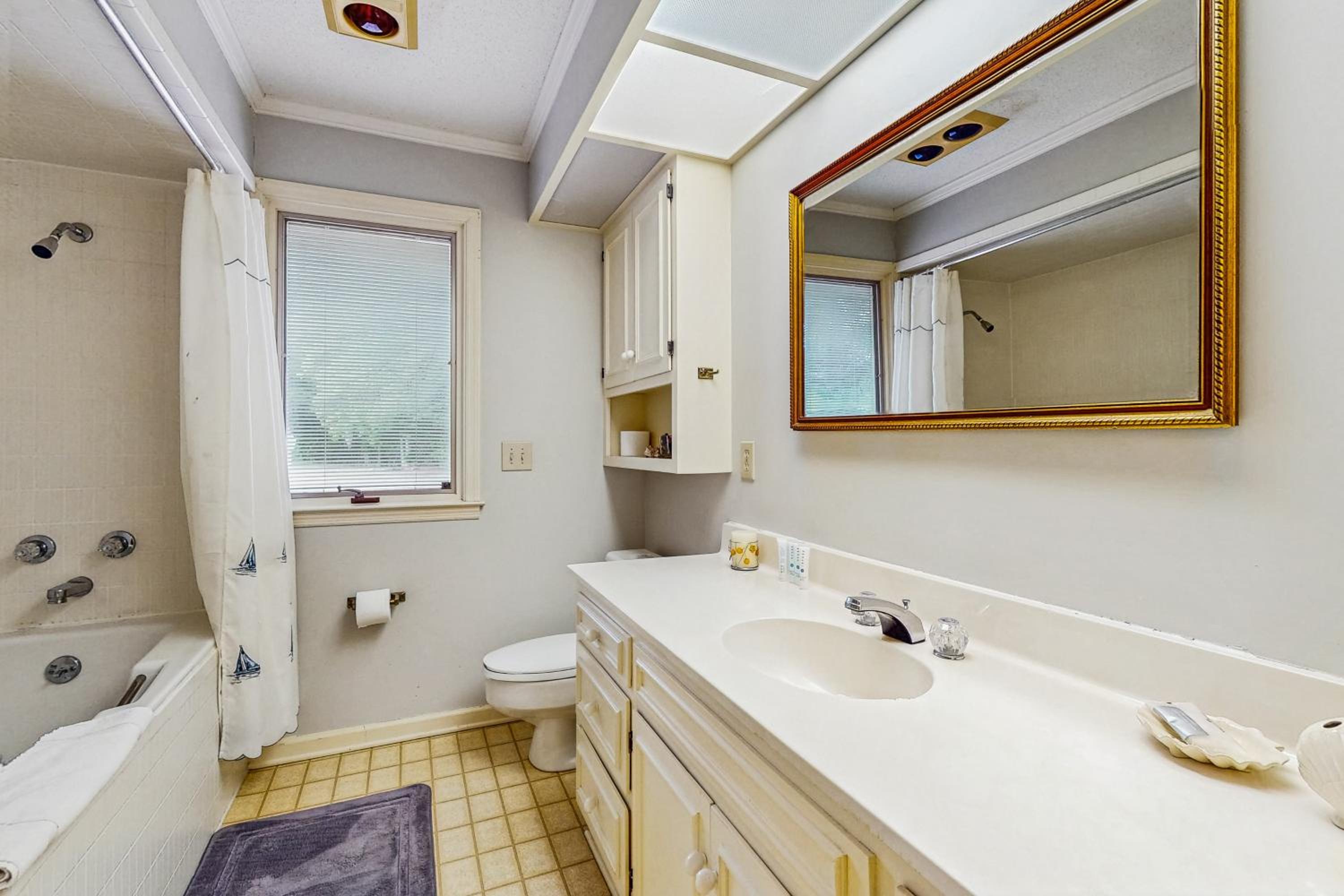 4BR Spacious Private Home with Dock and Deck