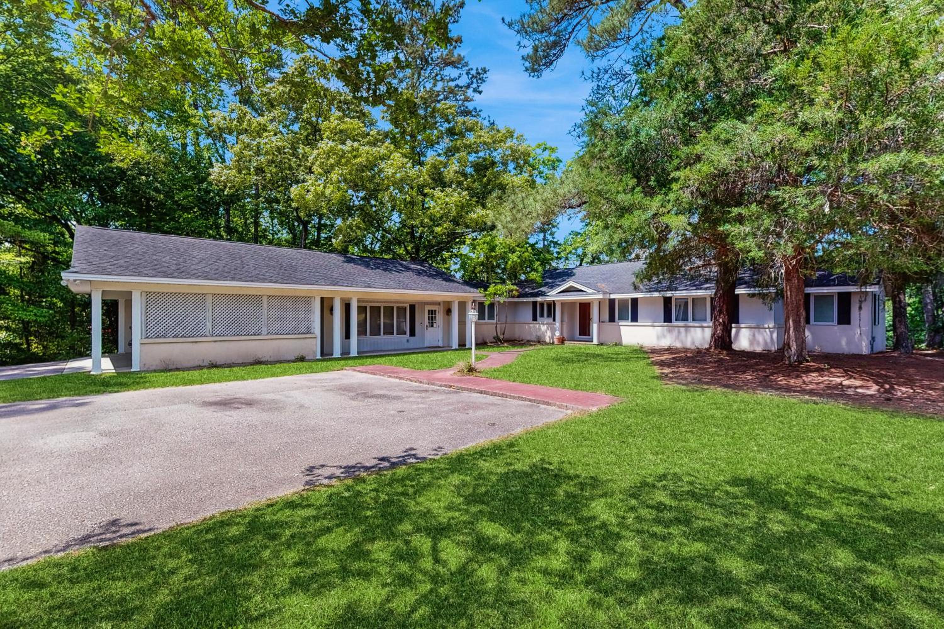 4BR Spacious Private Home with Dock and Deck