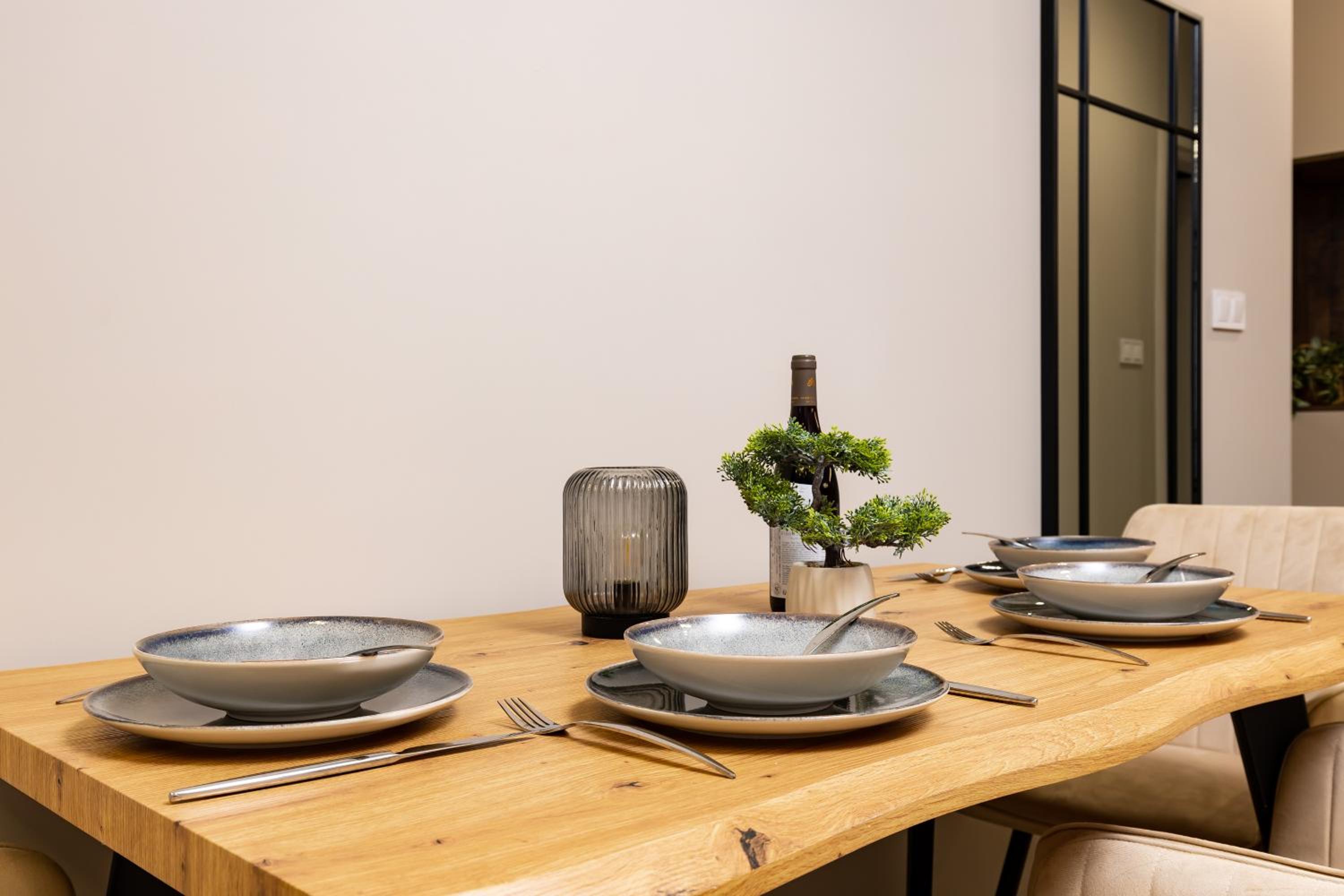 1BR Modern and Cozy Apartment with Free Street Parking
