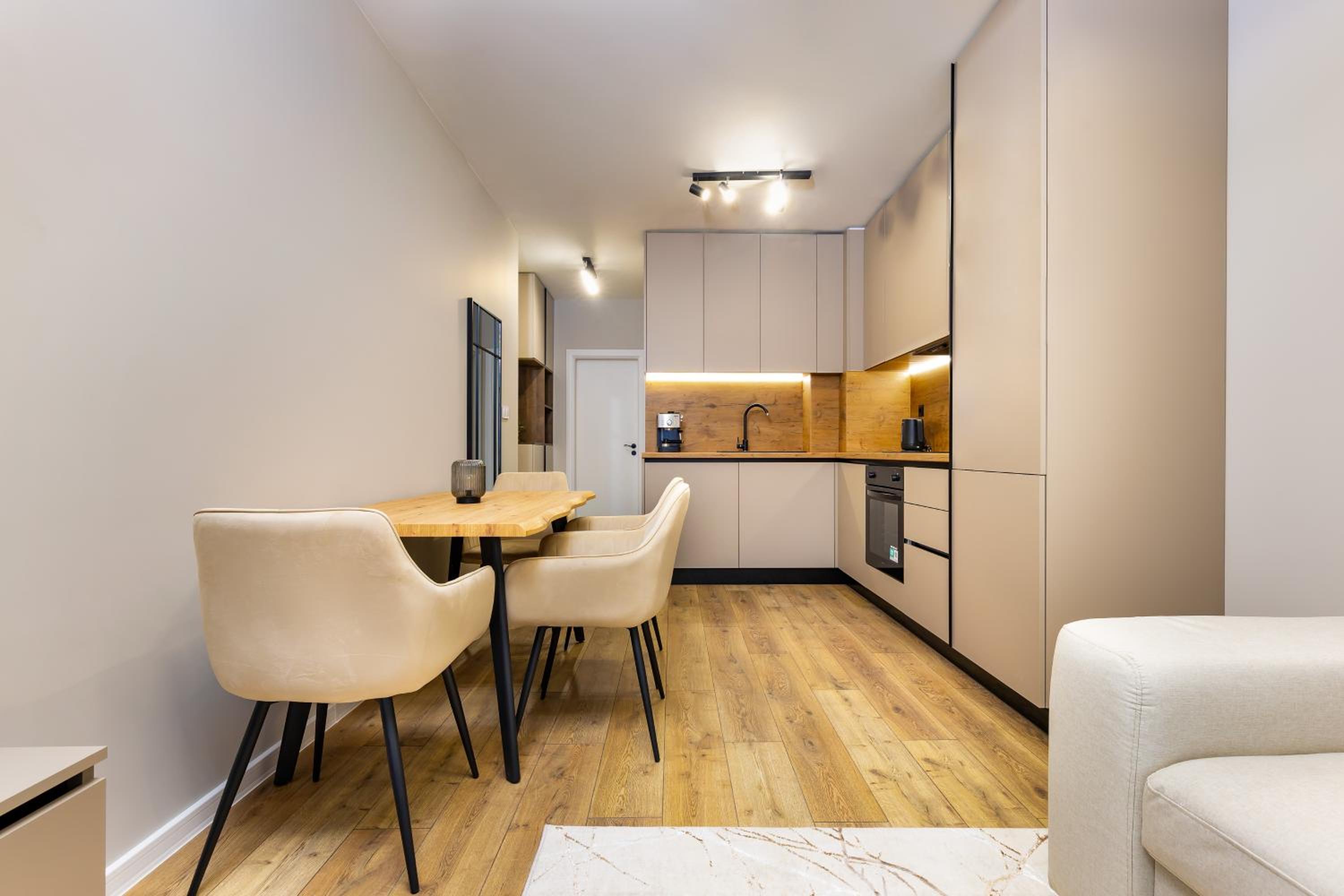 1BR Modern and Cozy Apartment with Free Street Parking