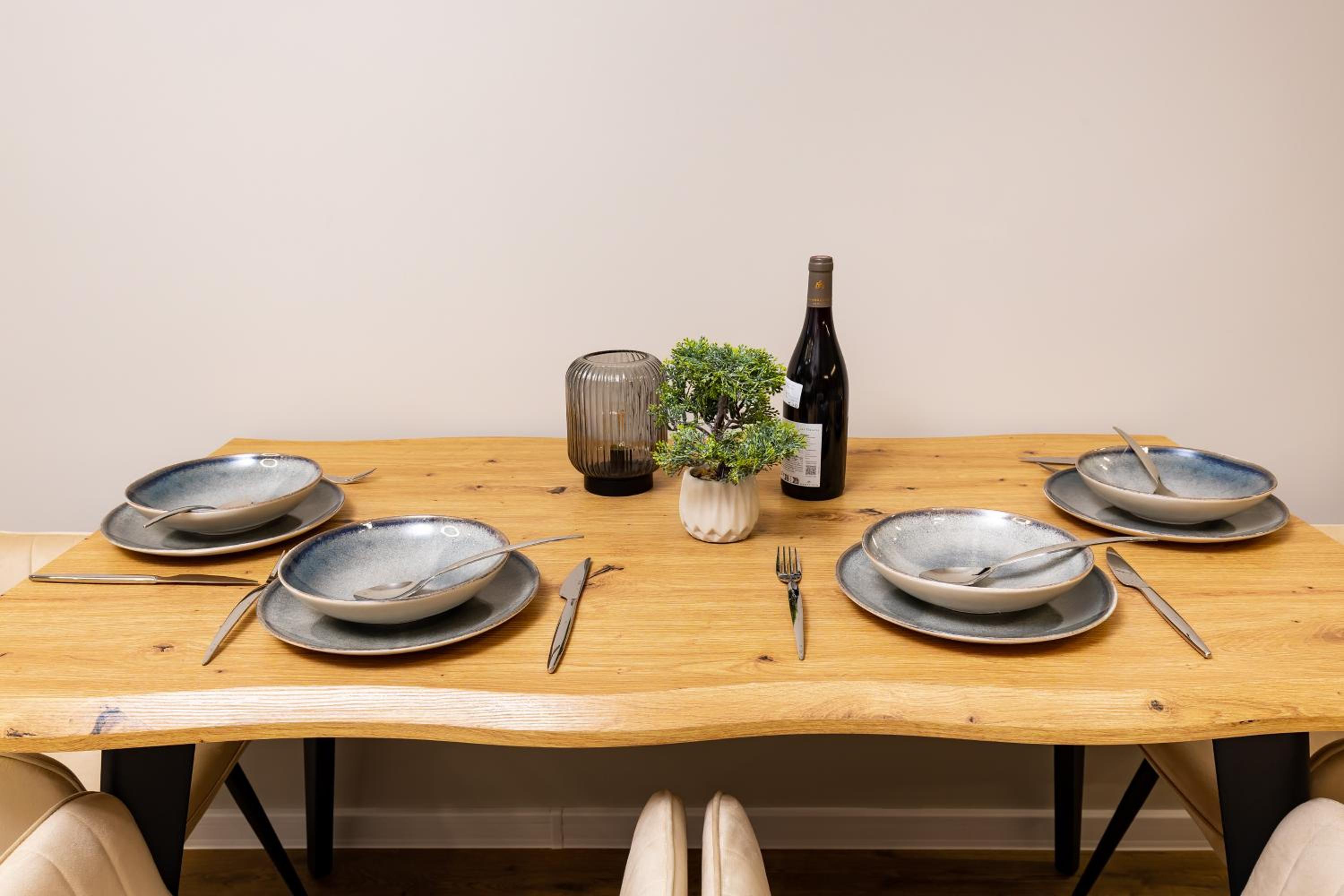 1BR Modern and Cozy Apartment with Free Street Parking