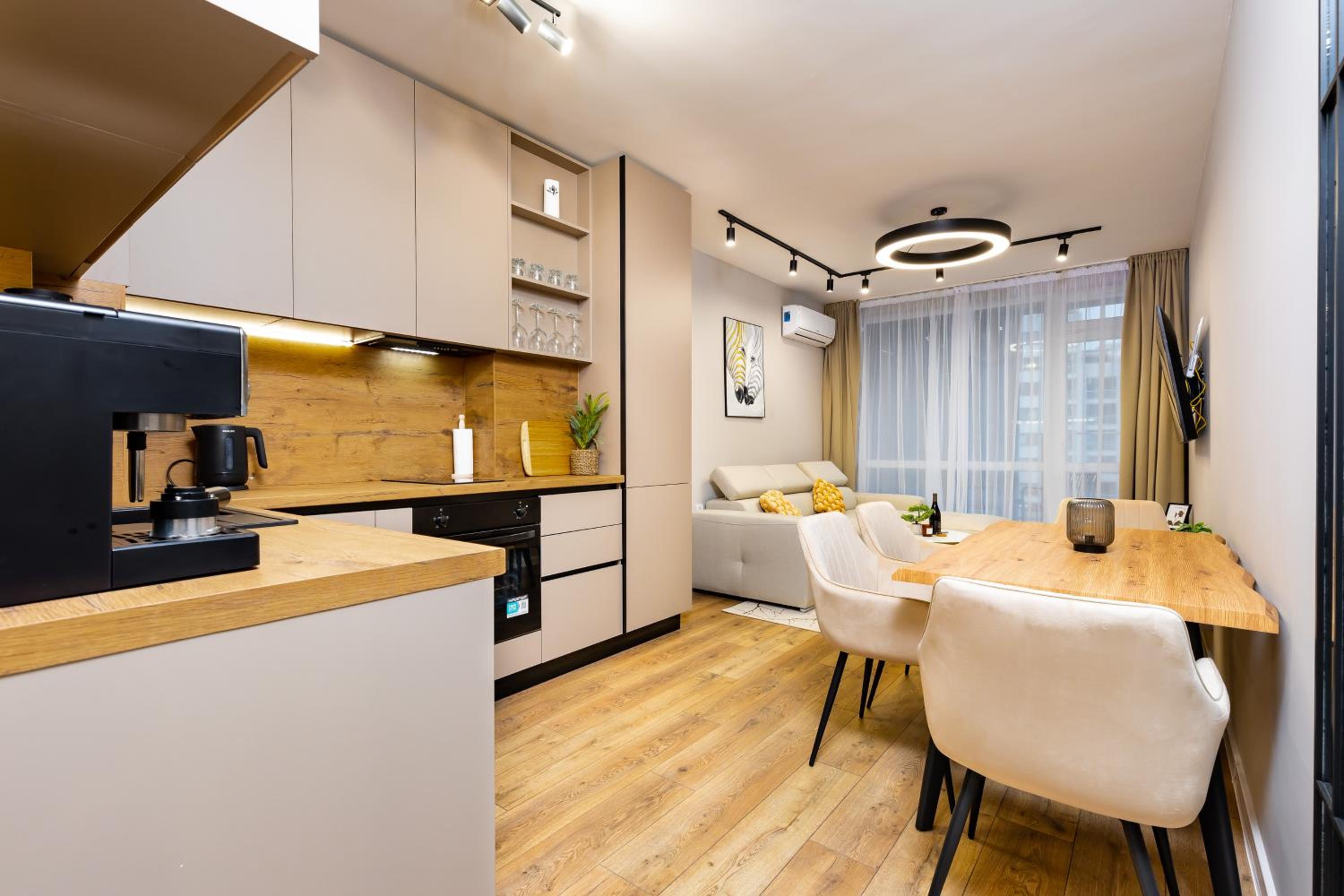 1BR Modern and Cozy Apartment with Free Street Parking
