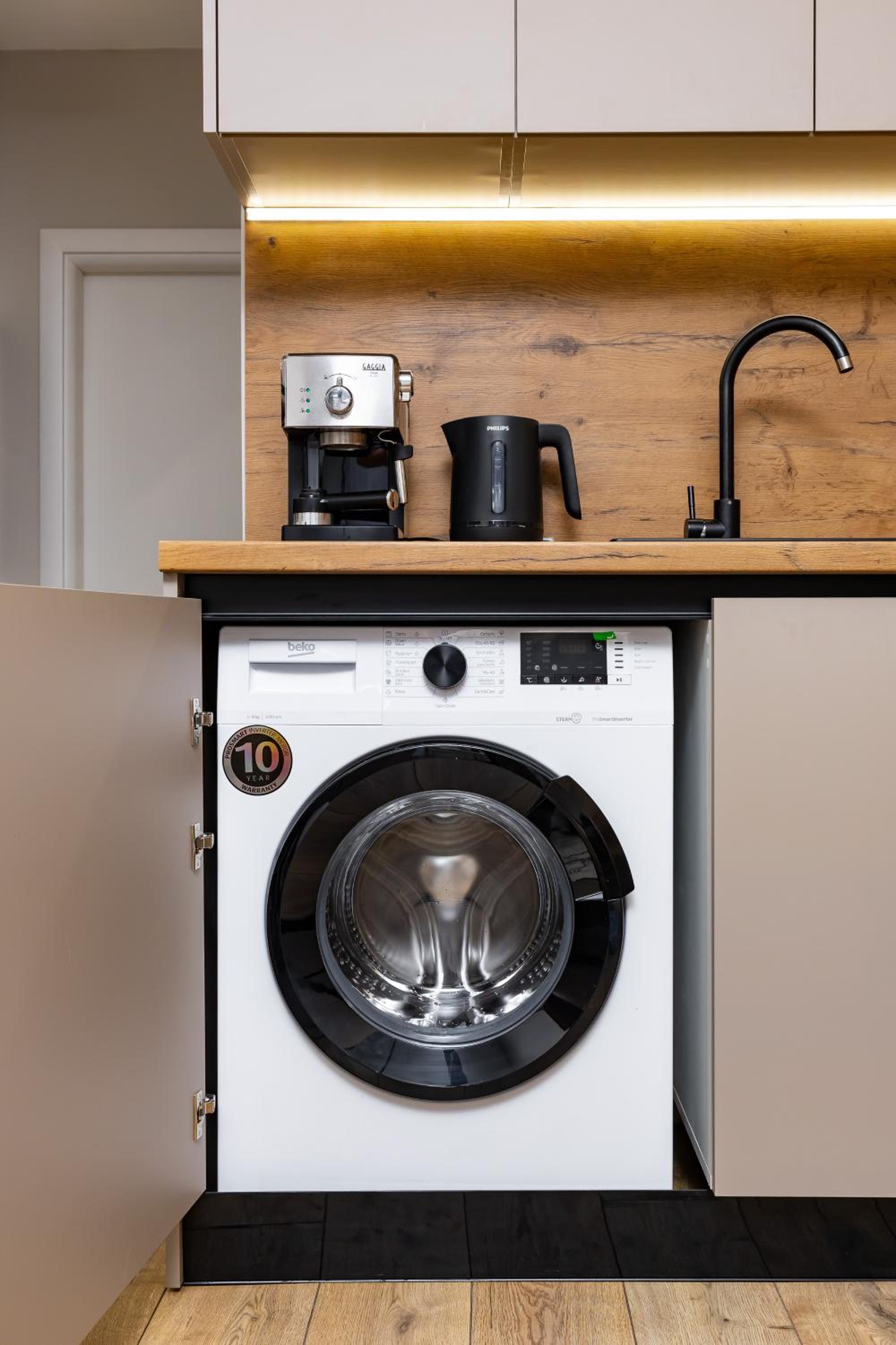 1BR Modern and Cozy Apartment with Free Street Parking