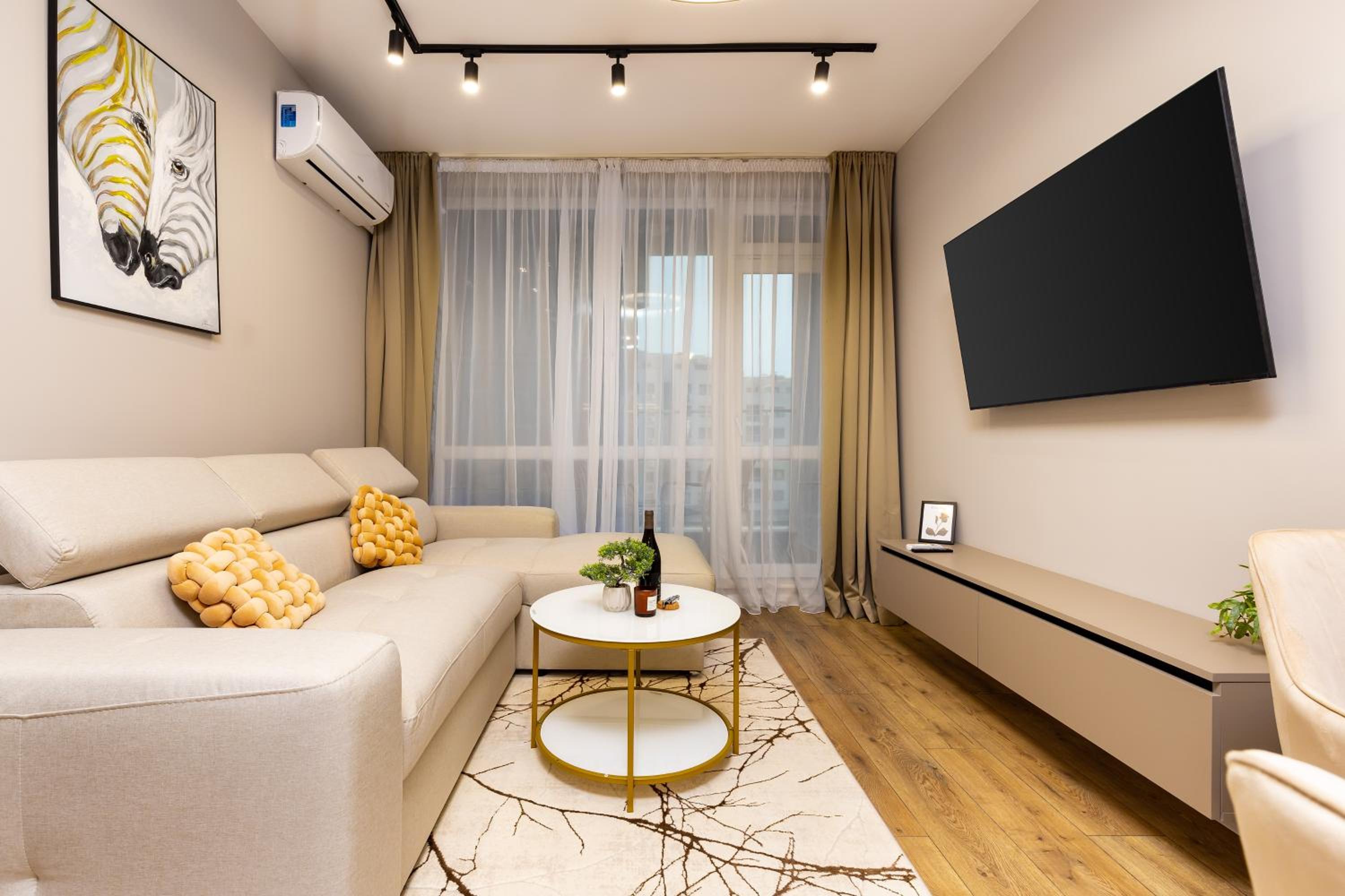 1BR Modern and Cozy Apartment with Free Street Parking